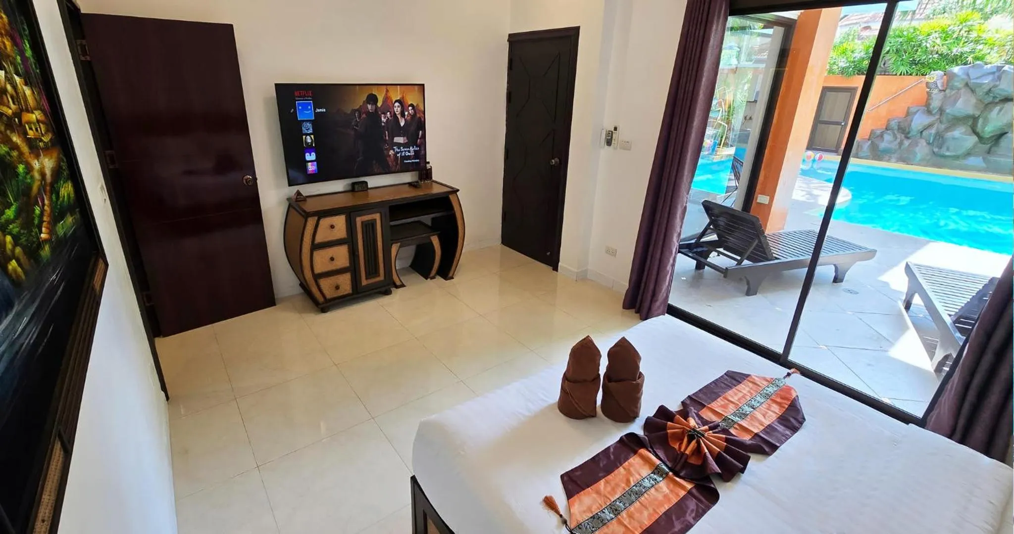 Patio in GOLDLAND Luxury Pool Villa Pattaya Walking Street 8 Bedrooms