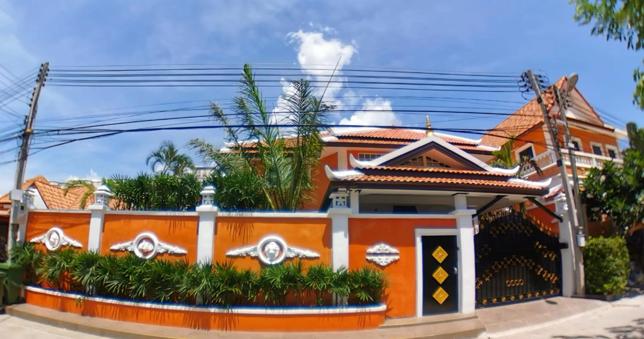 Property building in GOLDLAND Luxury Pool Villa Pattaya Walking Street 8 Bedrooms