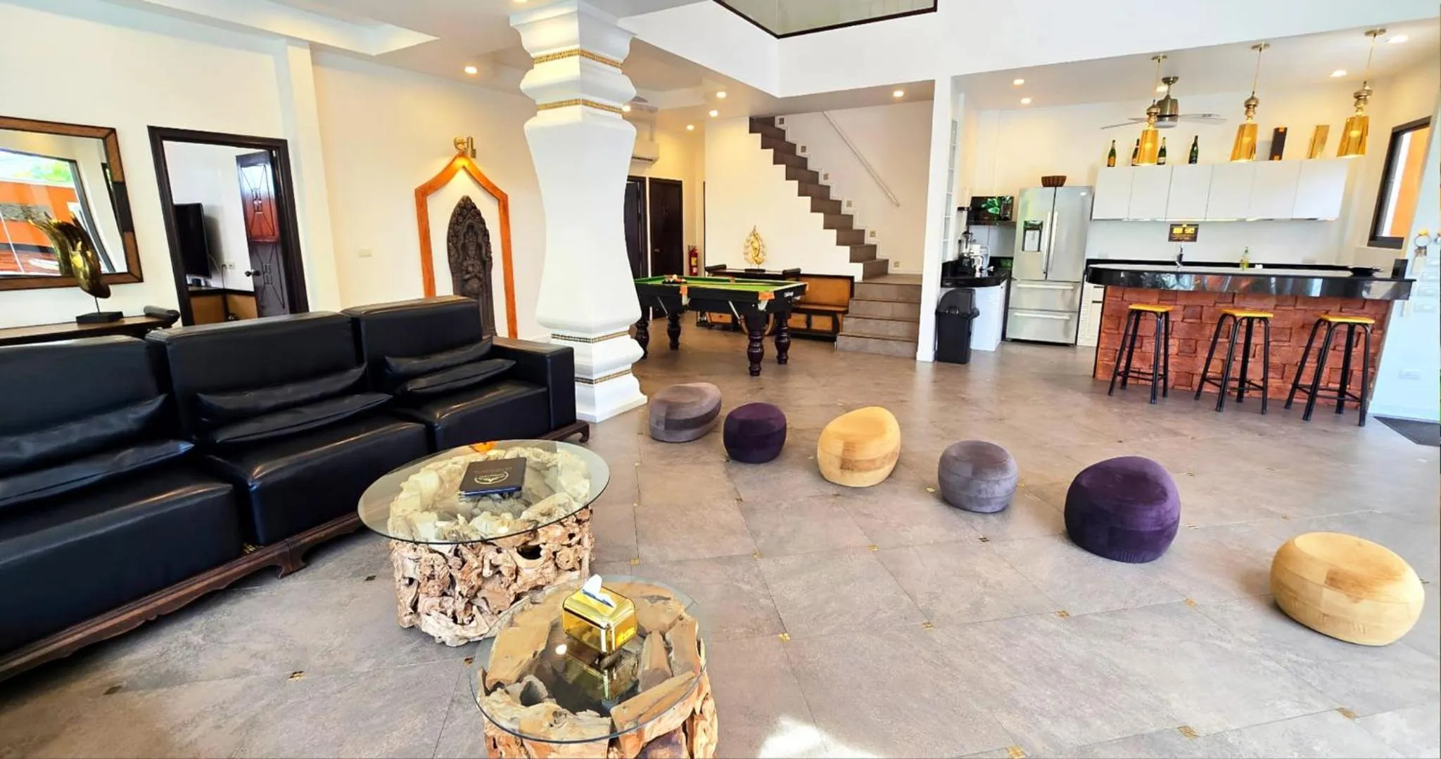 Living room in GOLDLAND Luxury Pool Villa Pattaya Walking Street 8 Bedrooms