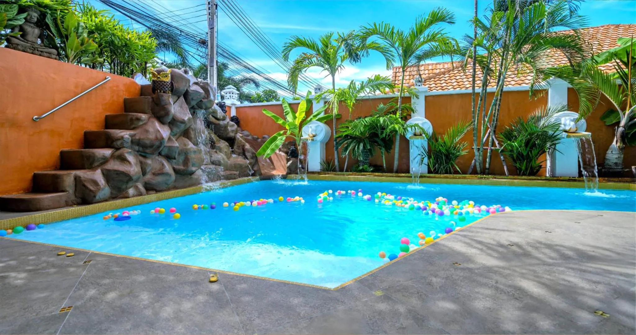 Property building in GOLDLAND Luxury Pool Villa Pattaya Walking Street 8 Bedrooms