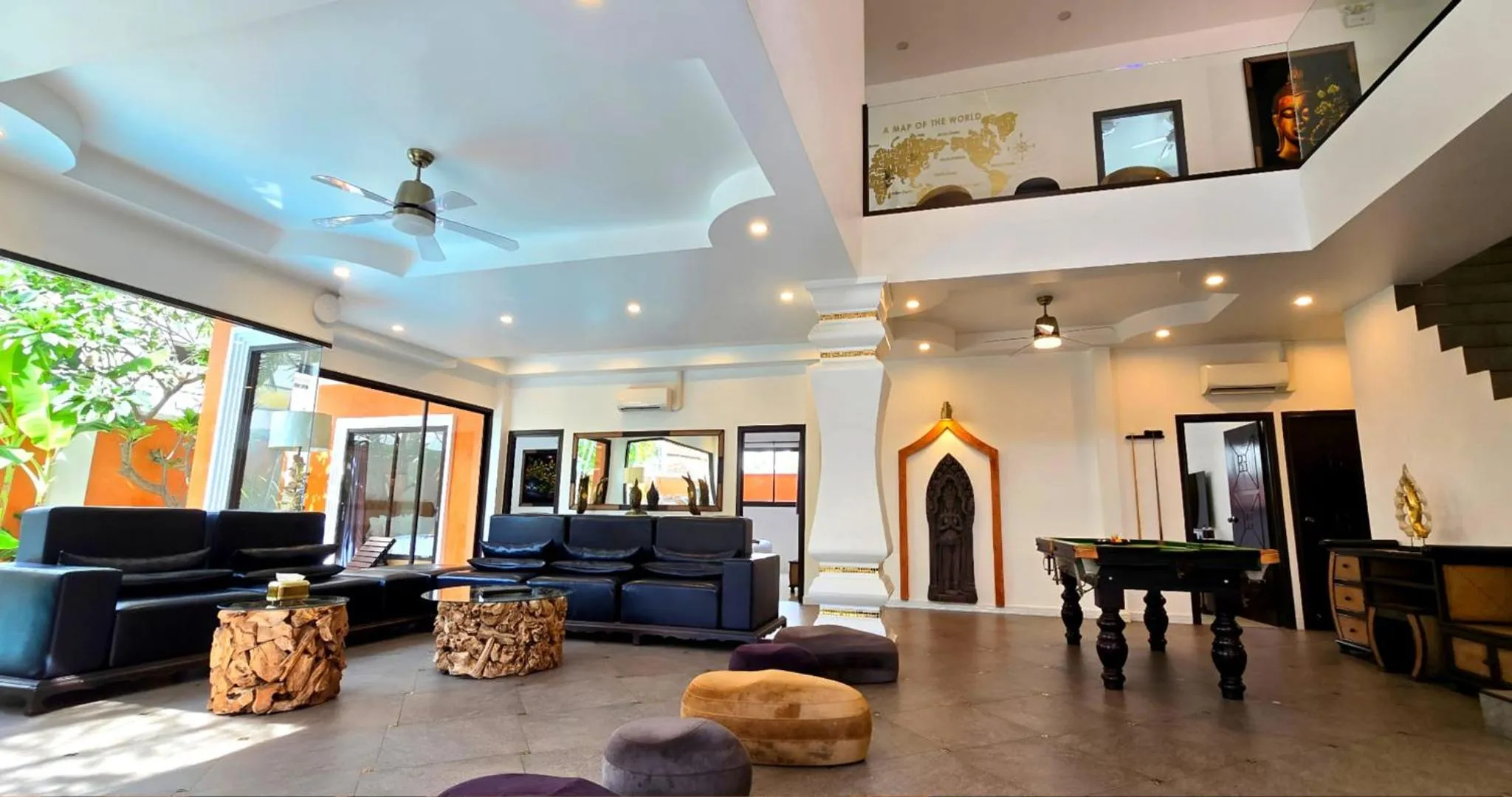 Communal lounge/ TV room in GOLDLAND Luxury Pool Villa Pattaya Walking Street 8 Bedrooms