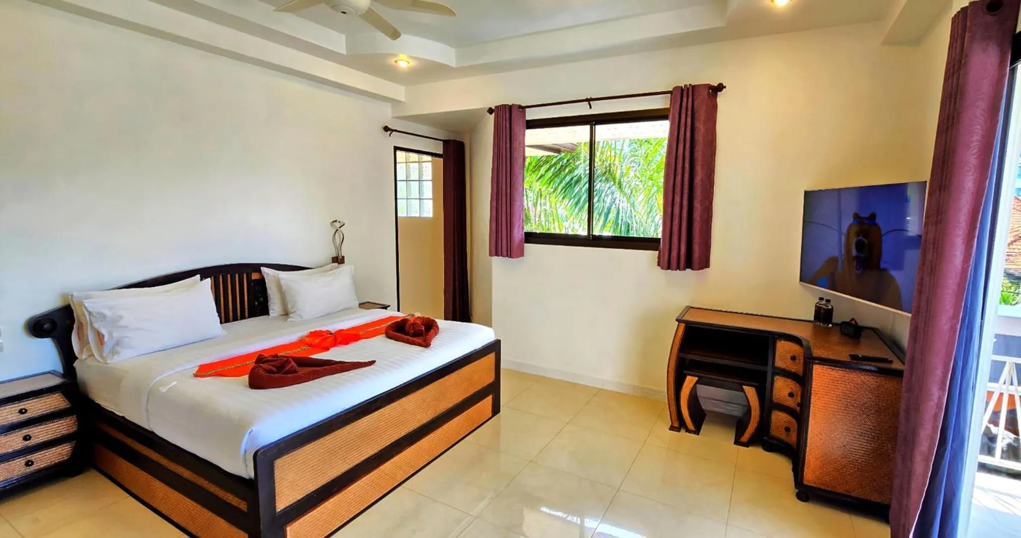Bed in GOLDLAND Luxury Pool Villa Pattaya Walking Street 8 Bedrooms