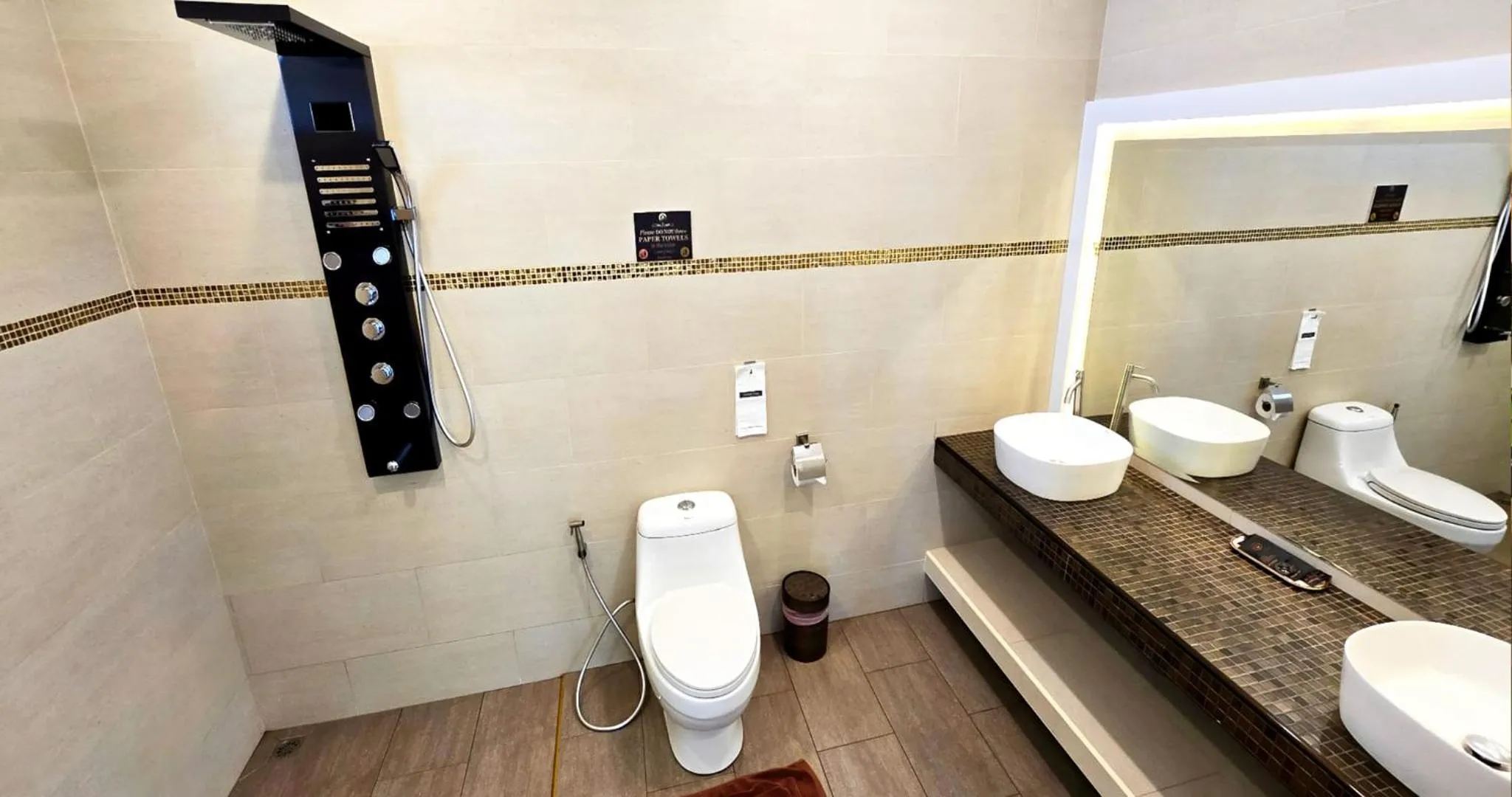 Toilet in GOLDLAND Luxury Pool Villa Pattaya Walking Street 8 Bedrooms