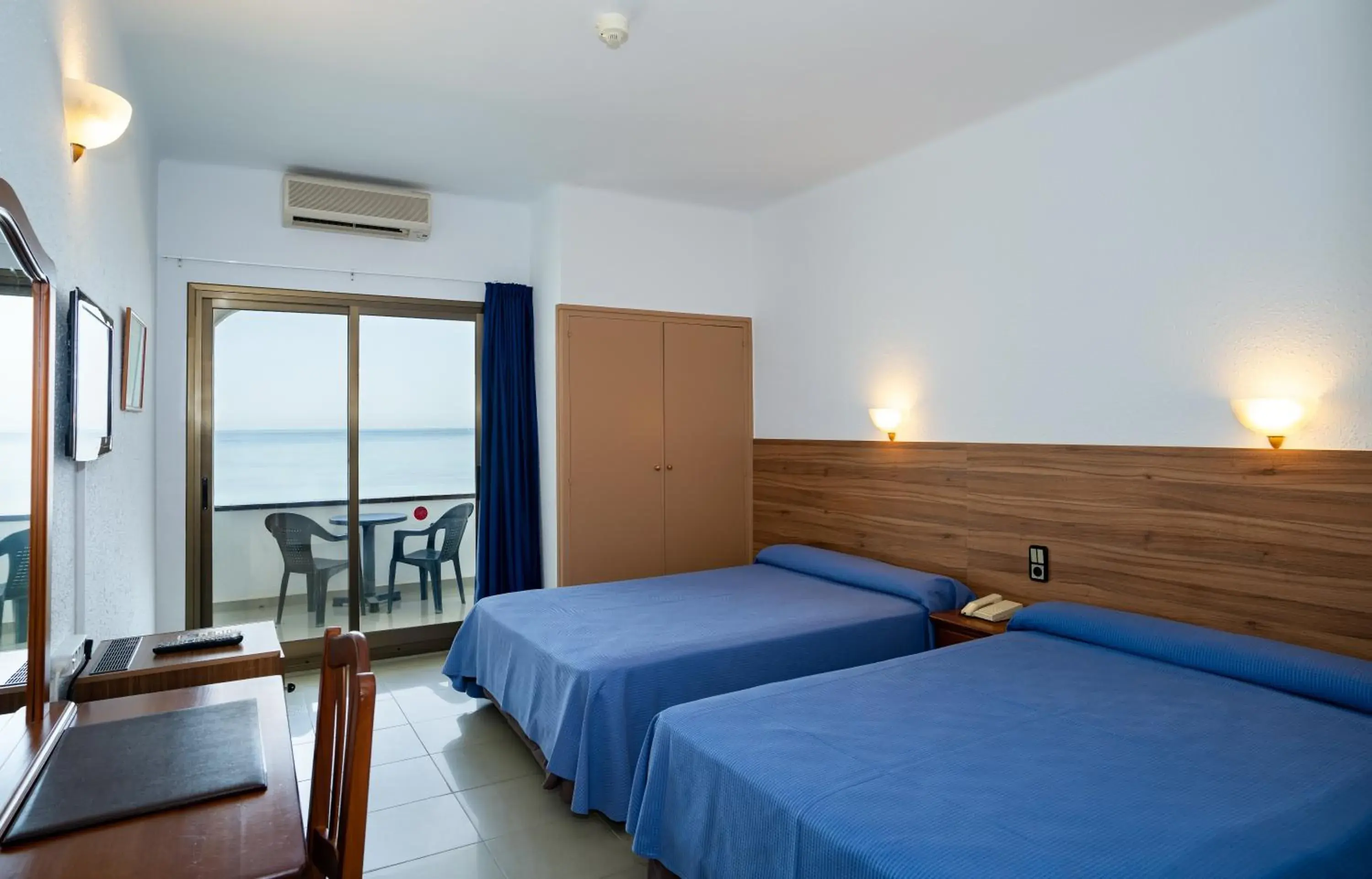 Bedroom, Bed in Medplaya Hotel Vistamar Costa Dorada Bedroom, Bed in Medplaya Hotel Vistamar Costa Dorada