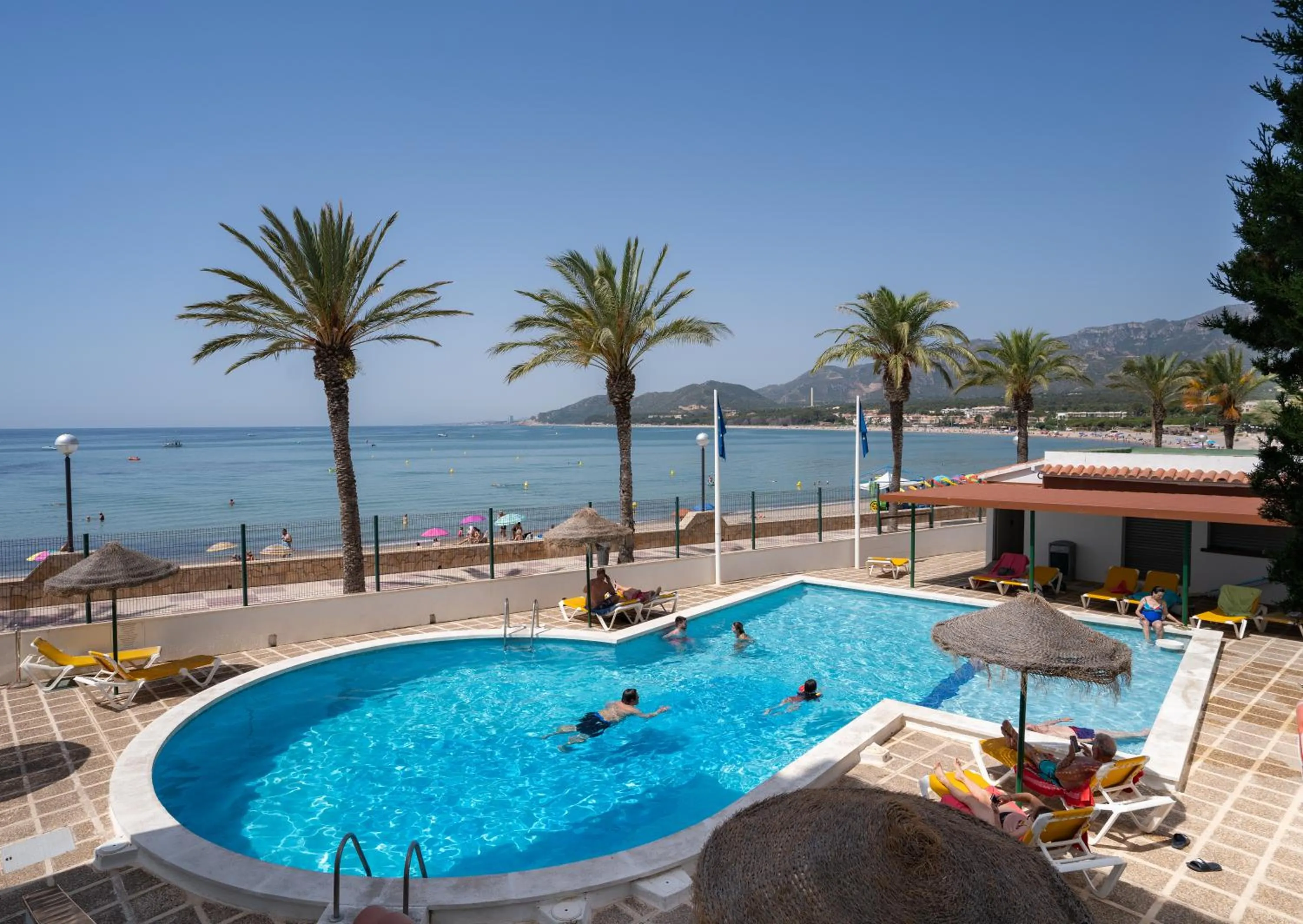 Swimming pool in Medplaya Hotel Vistamar Costa Dorada