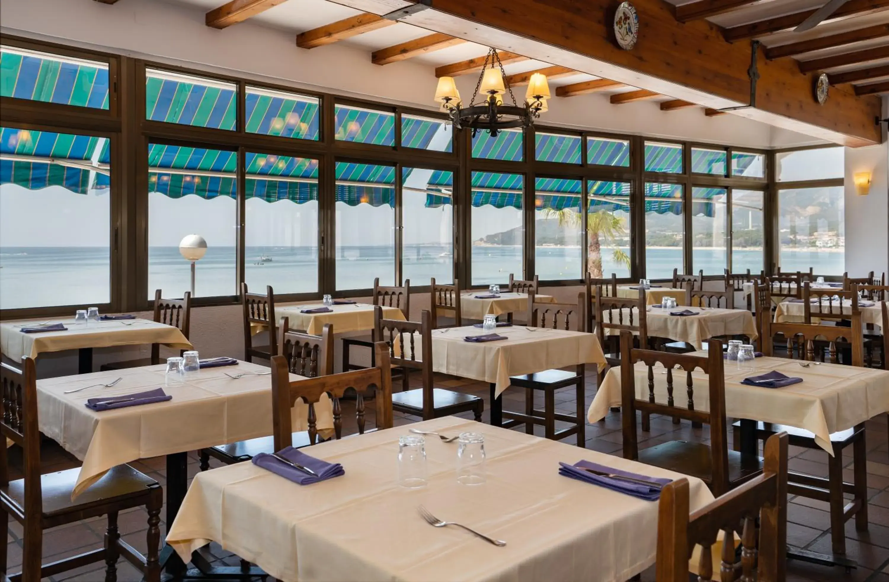 Restaurant/places to eat in Medplaya Hotel Vistamar Costa Dorada Restaurant/places to eat in Medplaya Hotel Vistamar Costa Dorada
