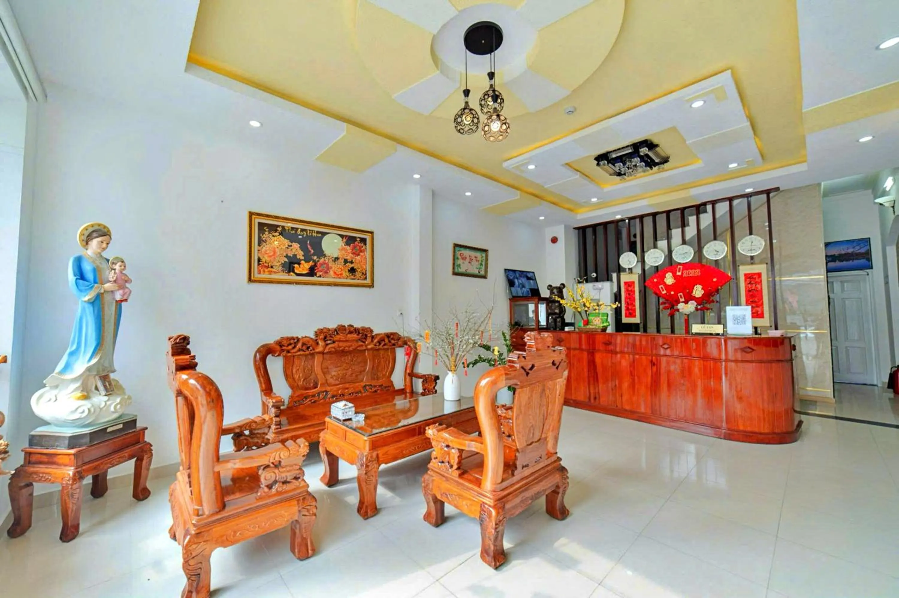 People in S79 Kim Phu Hotel Dalat