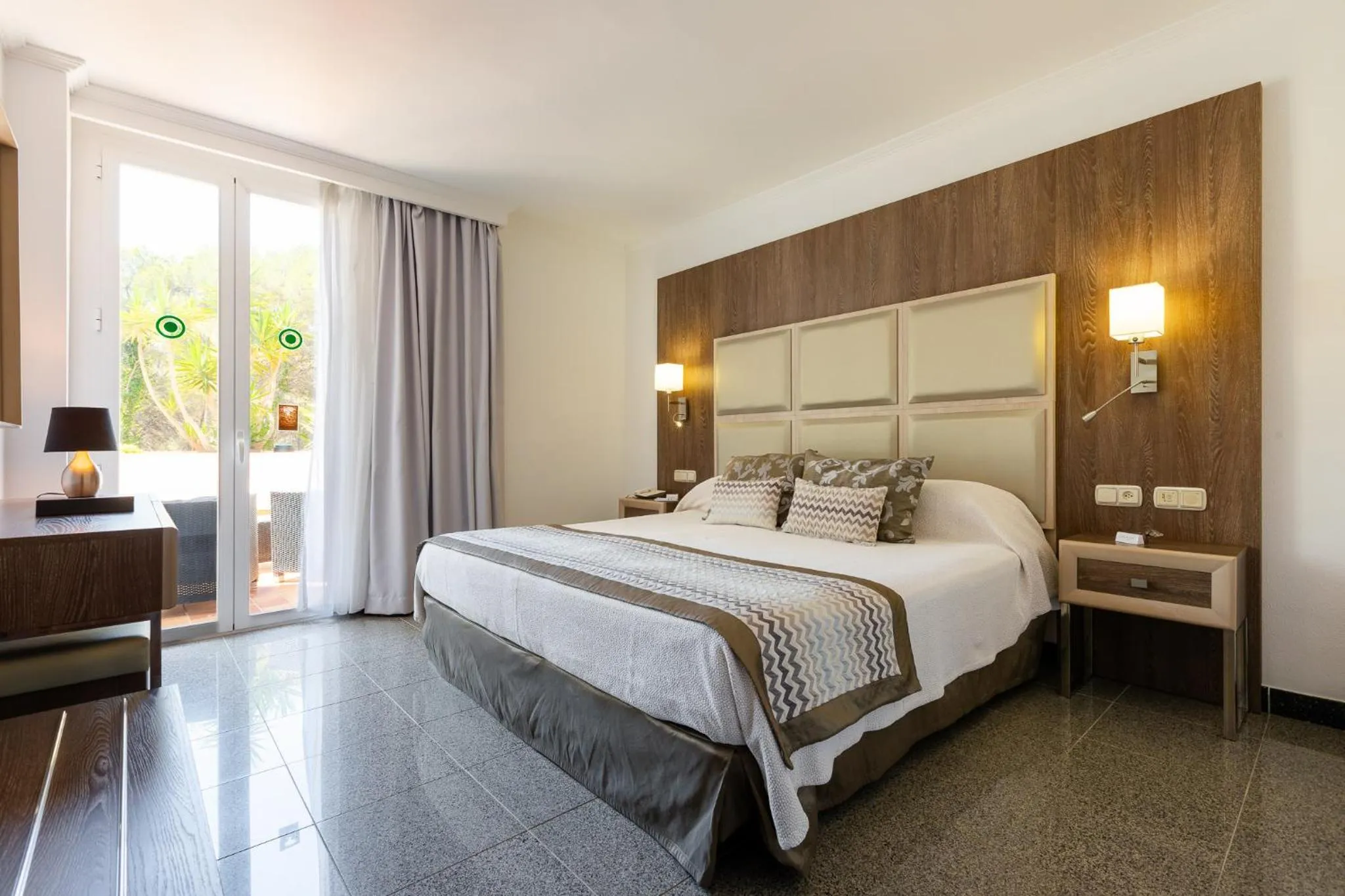 Bedroom, Bed in Suite Hotel S'Argamassa Palace