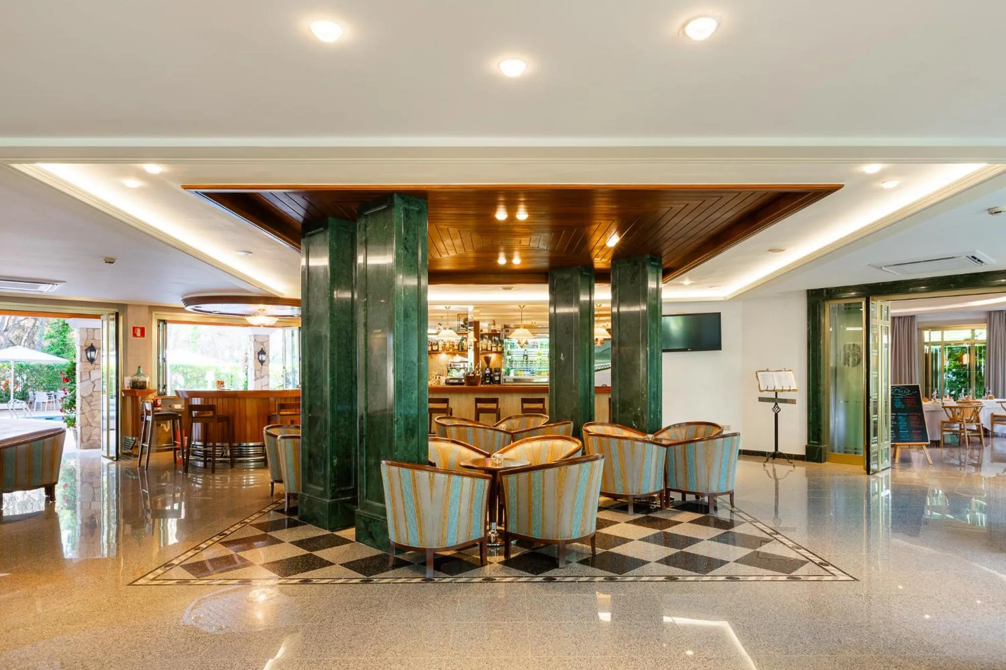 Lounge or bar in Suite Hotel S'Argamassa Palace