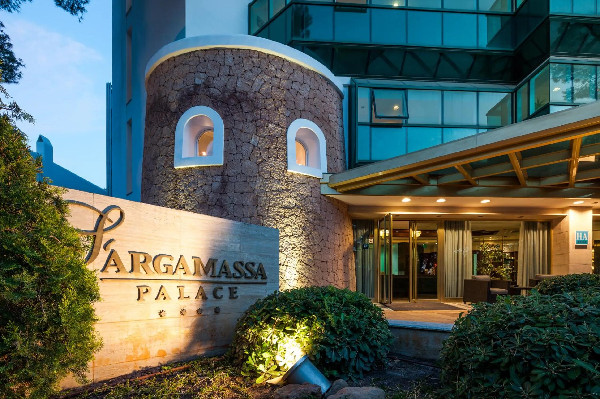 Facade/entrance in Suite Hotel S'Argamassa Palace