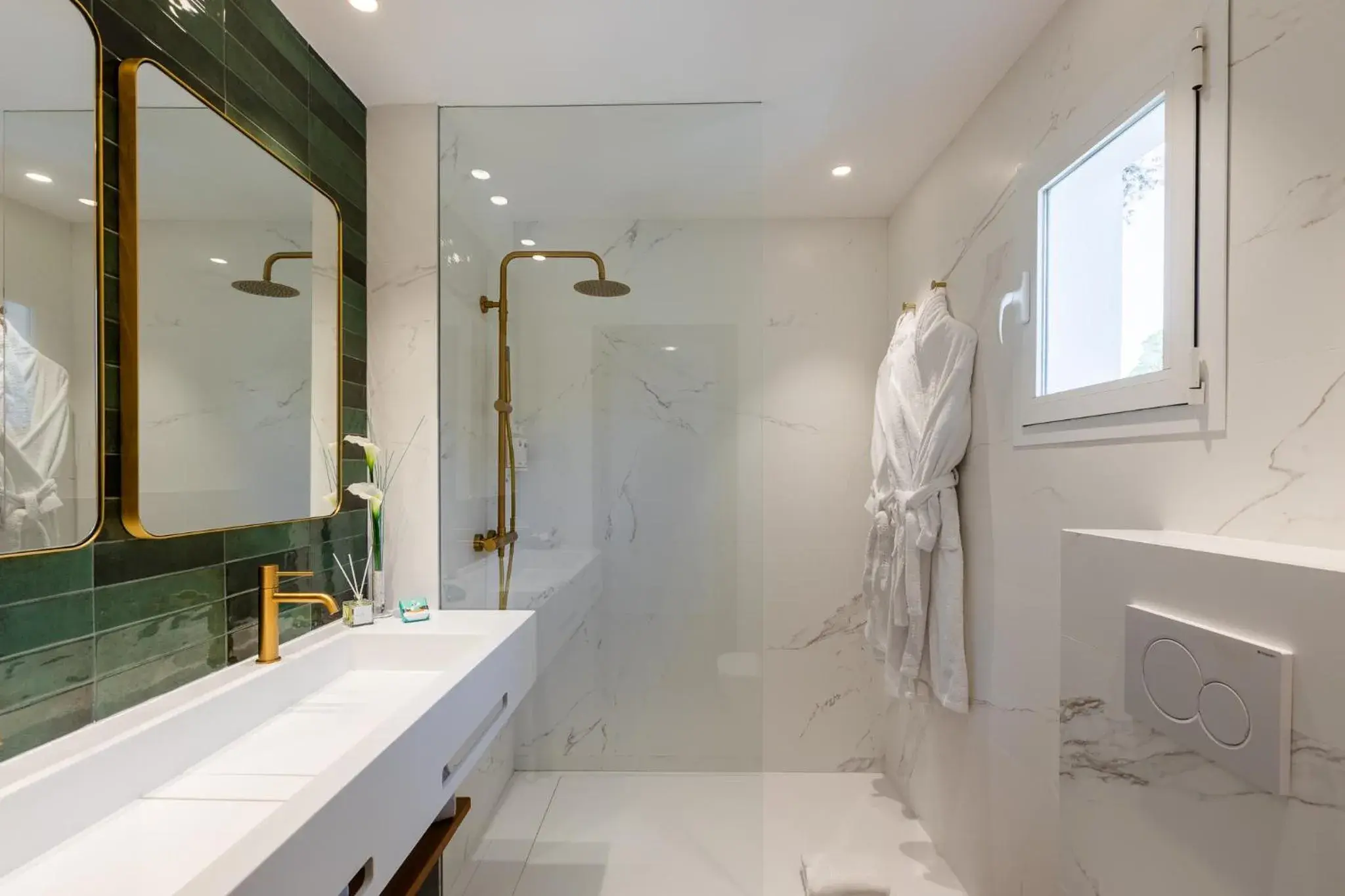 Bathroom in Suite Hotel S'Argamassa Palace Bathroom in Suite Hotel S'Argamassa Palace