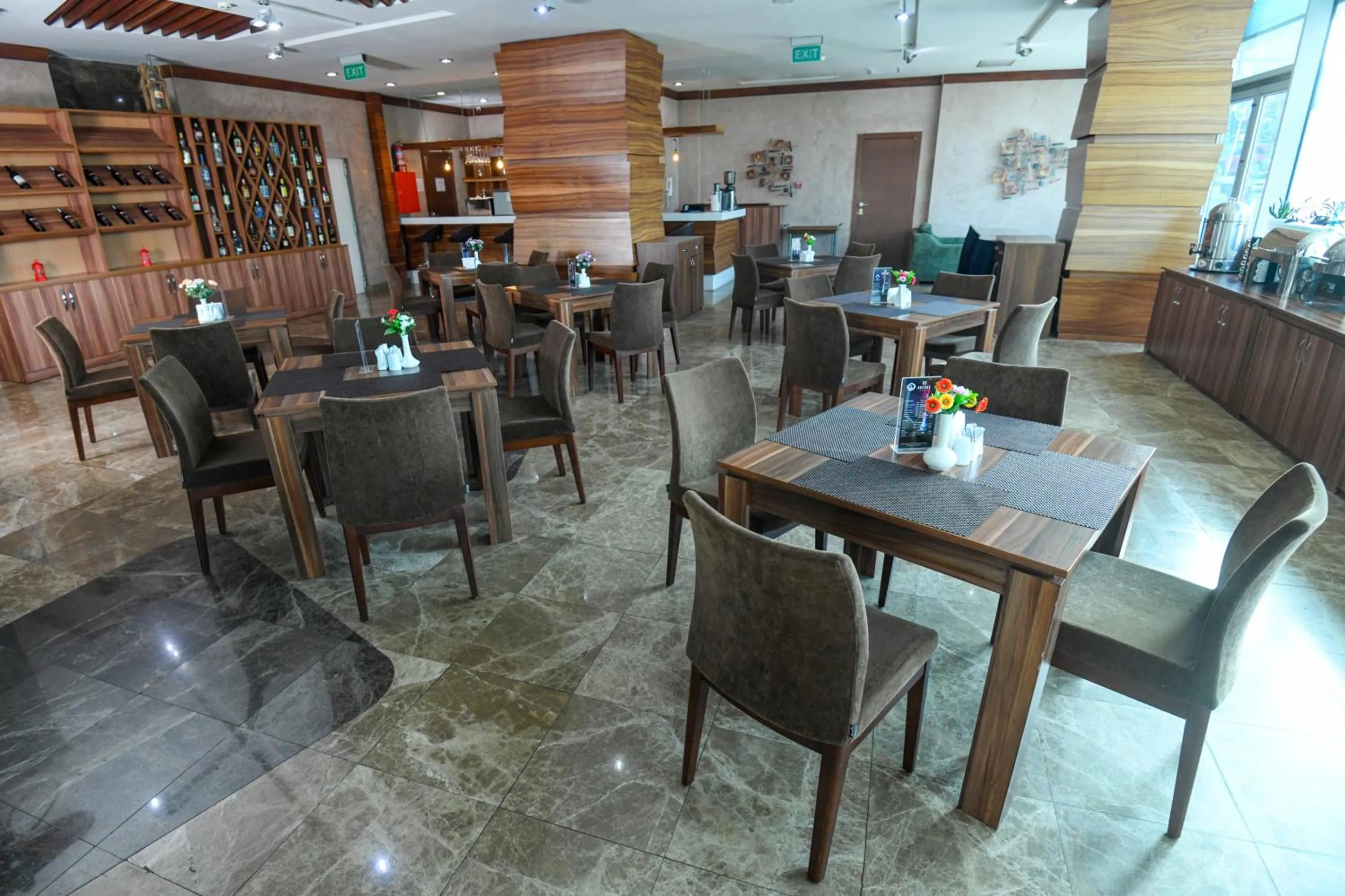 Restaurant/places to eat in Avenue Hotel Baku by Smart