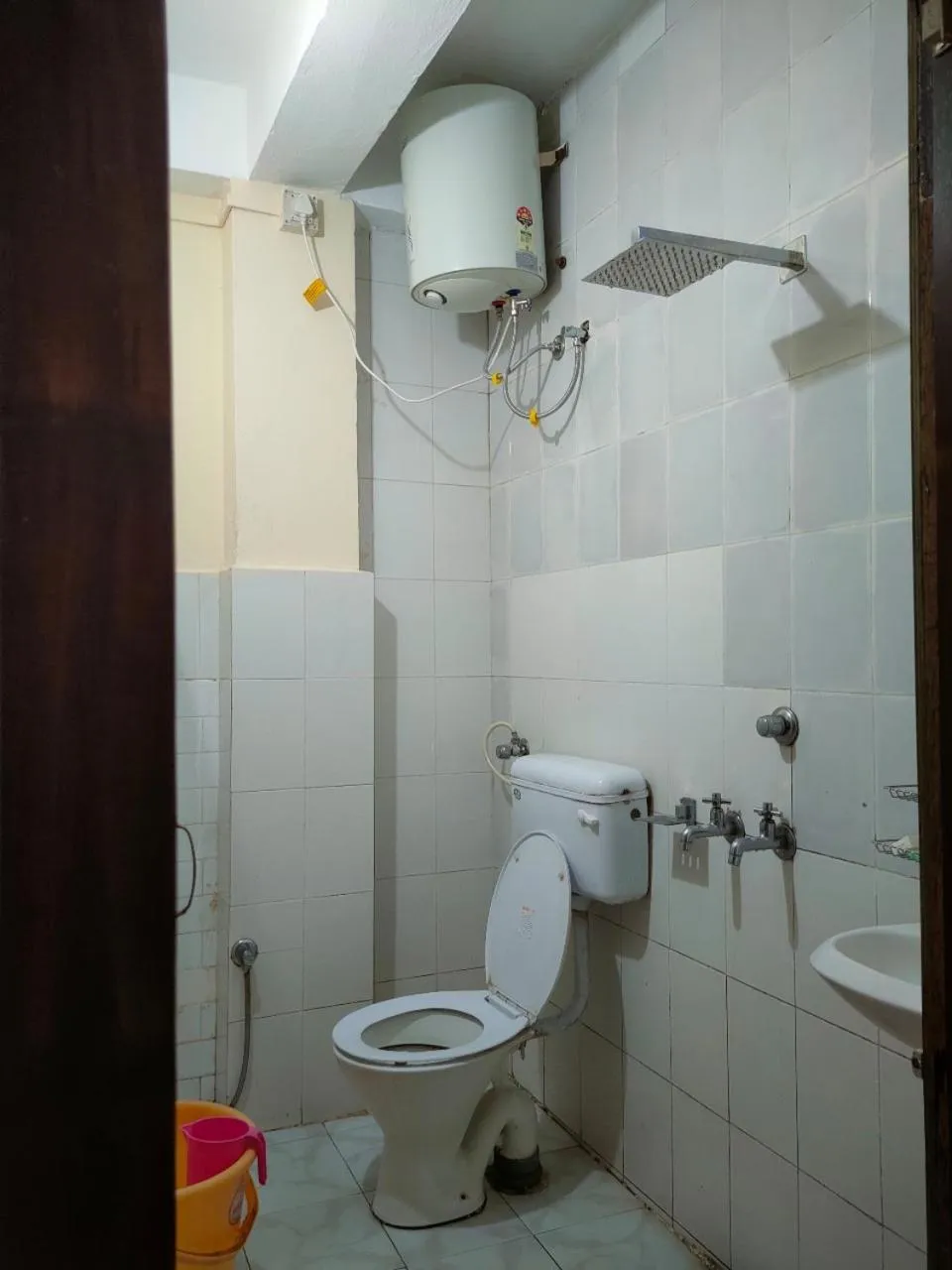 Bathroom in Hotel Embassy