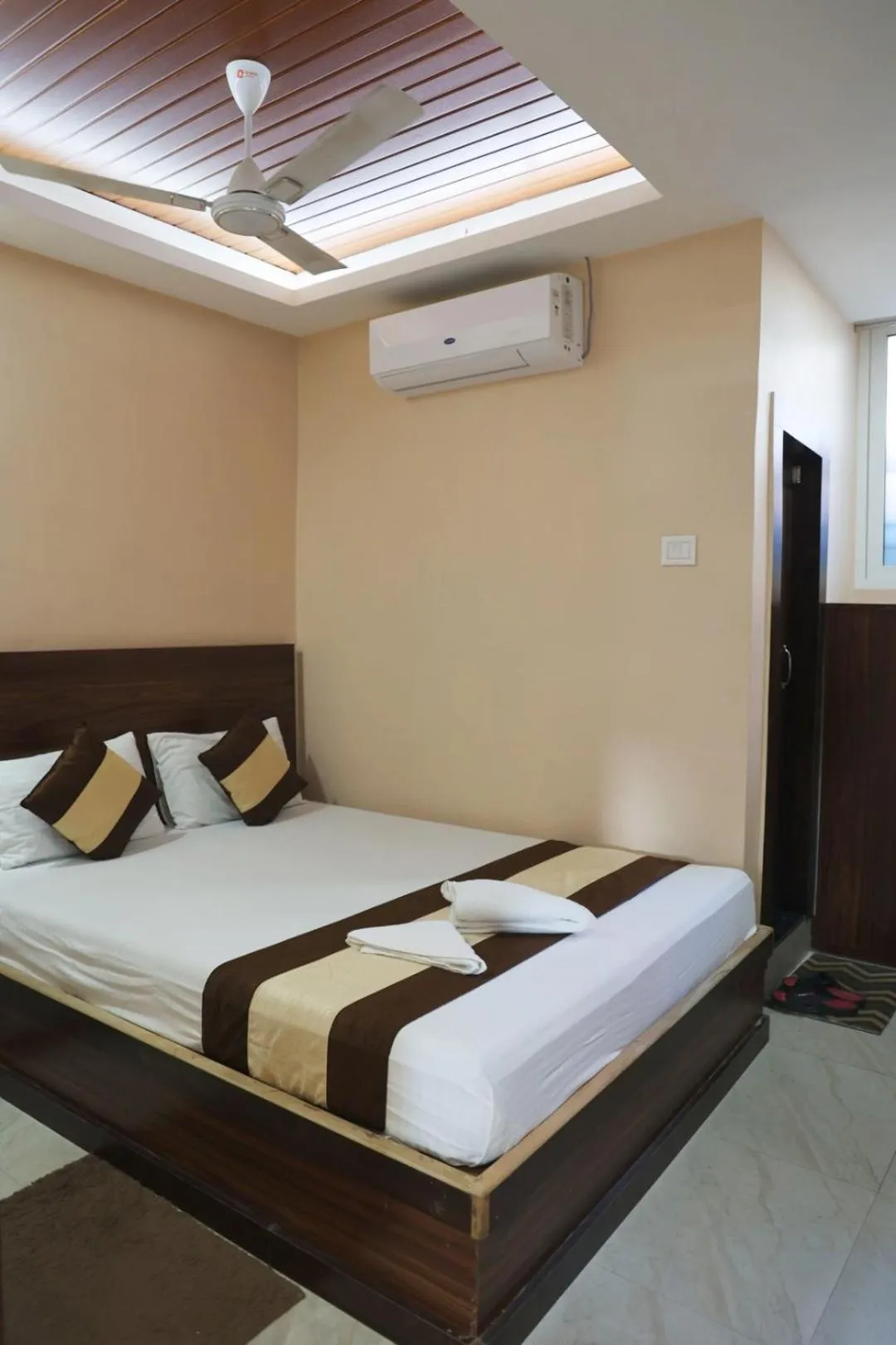 Bedroom, Bed in Hotel Embassy