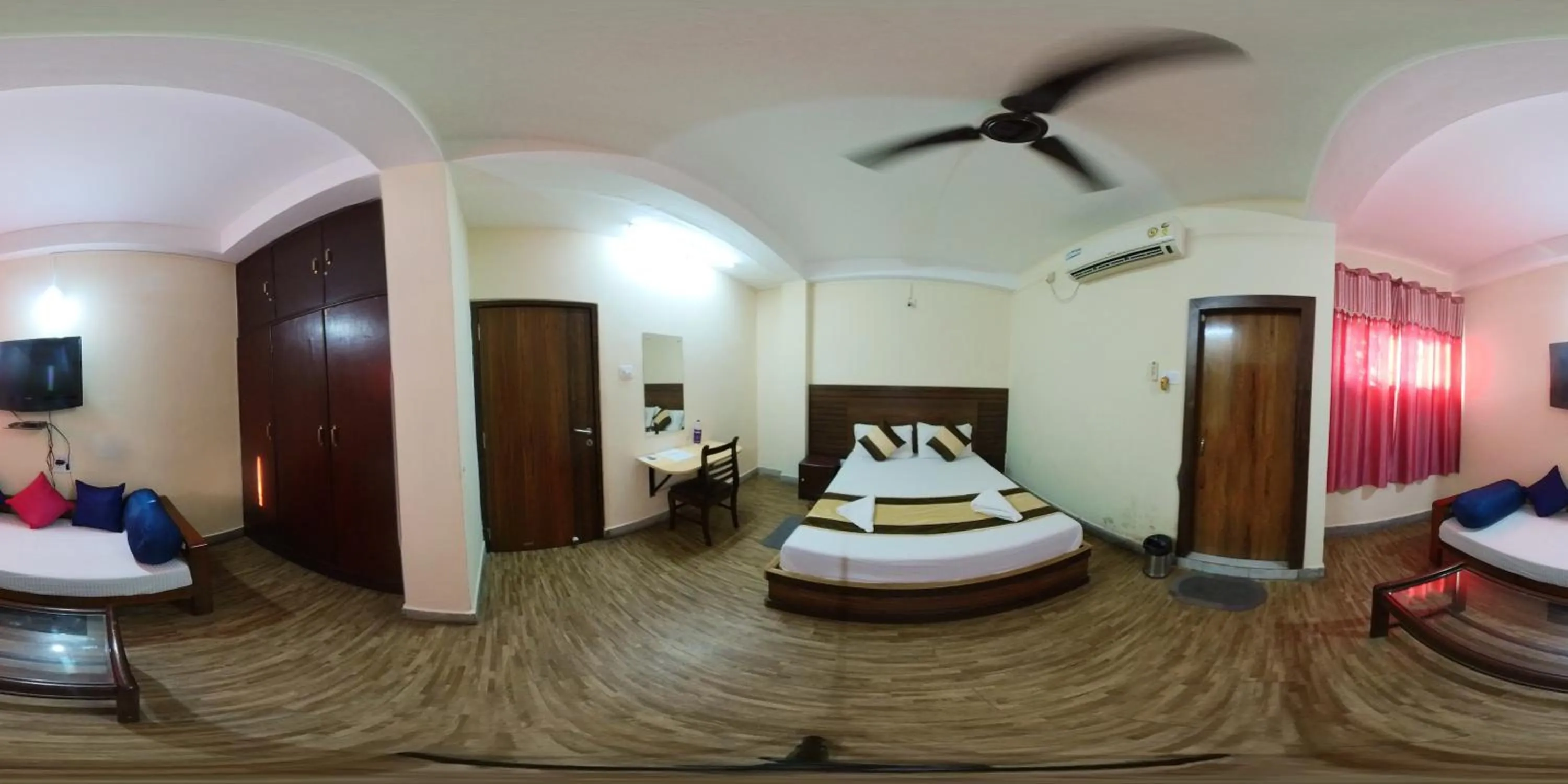 Bedroom, Bed in Hotel Embassy