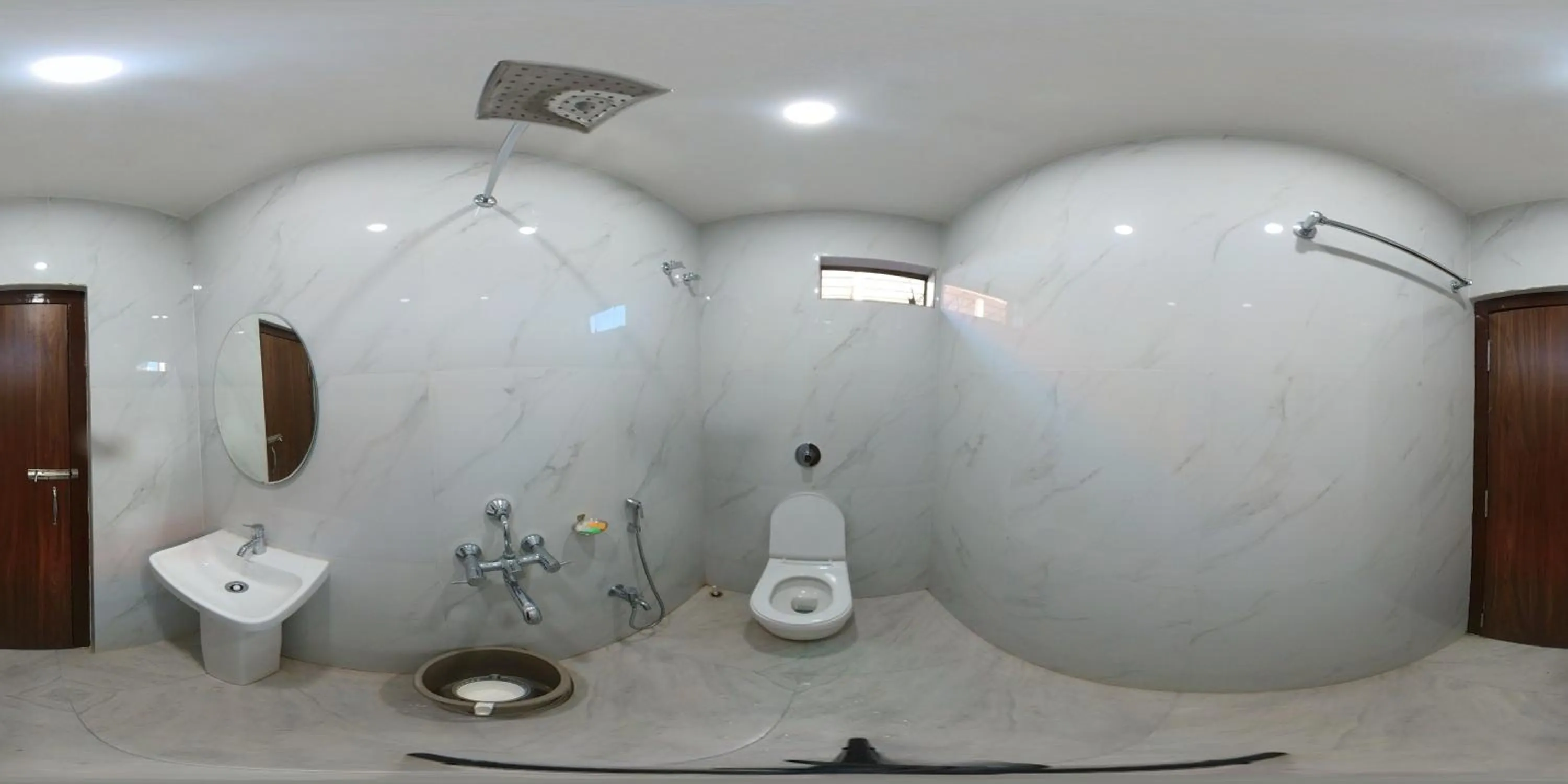 Bathroom in Hotel Embassy