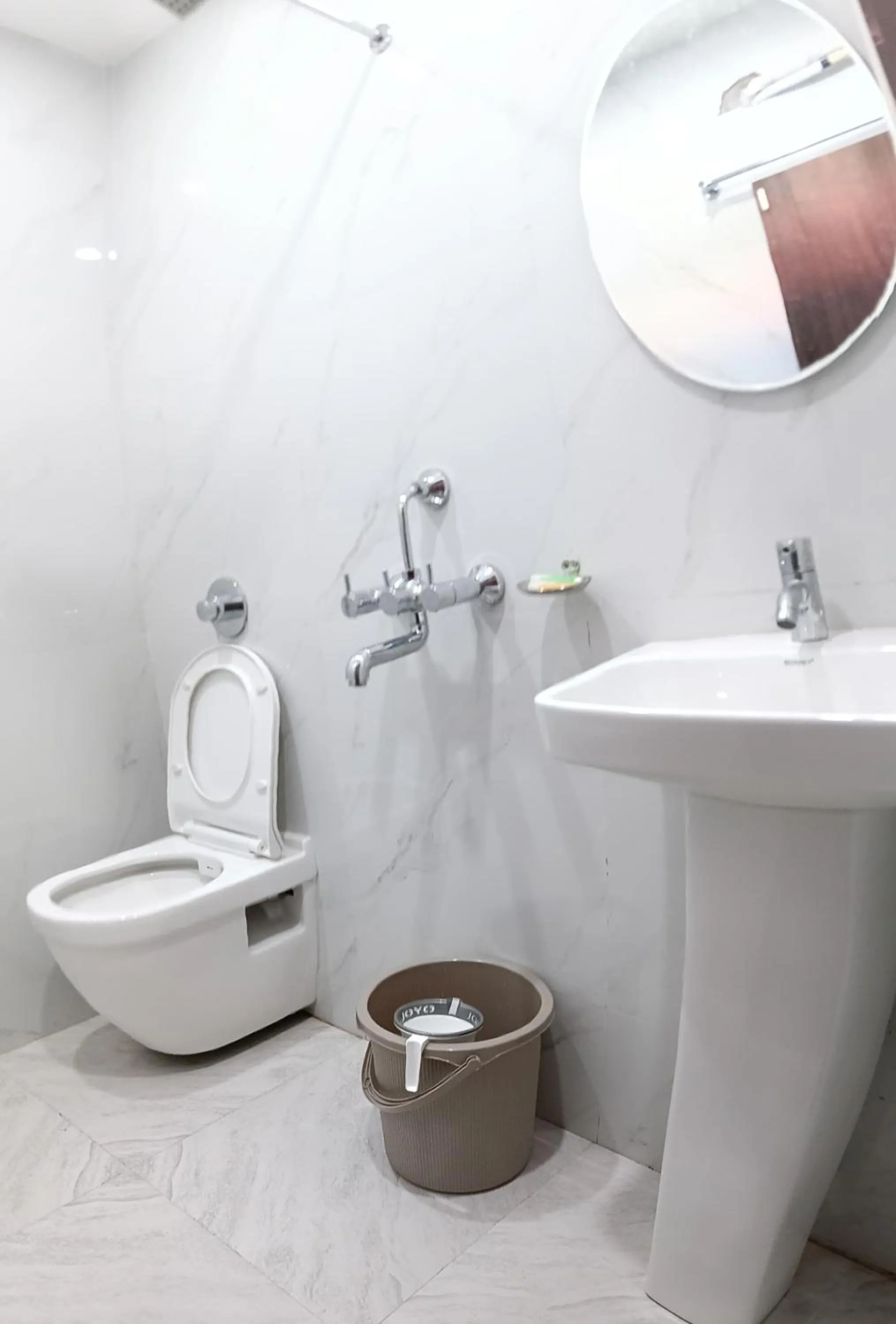 Bathroom in Hotel Embassy