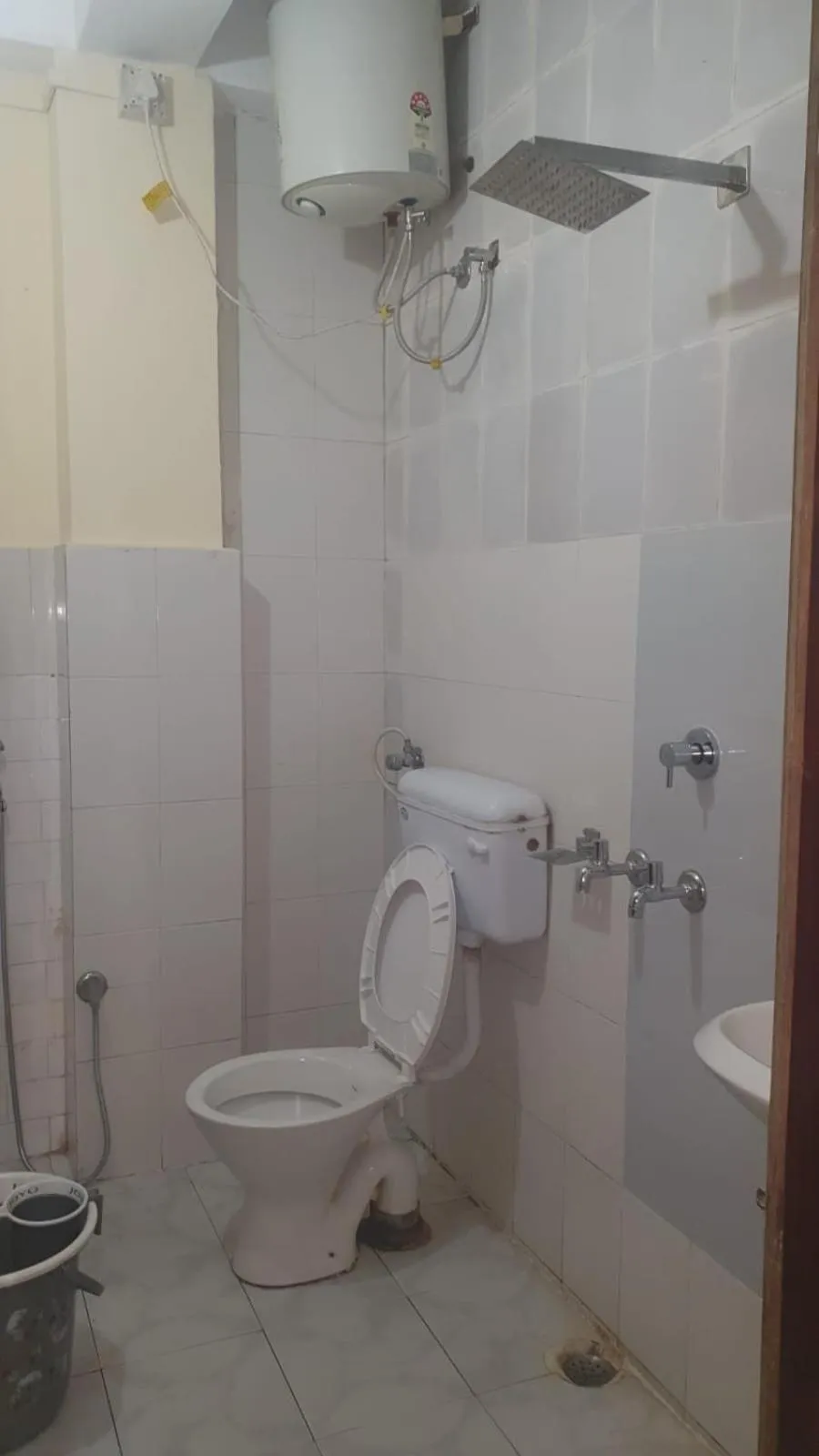 Bathroom in Hotel Embassy