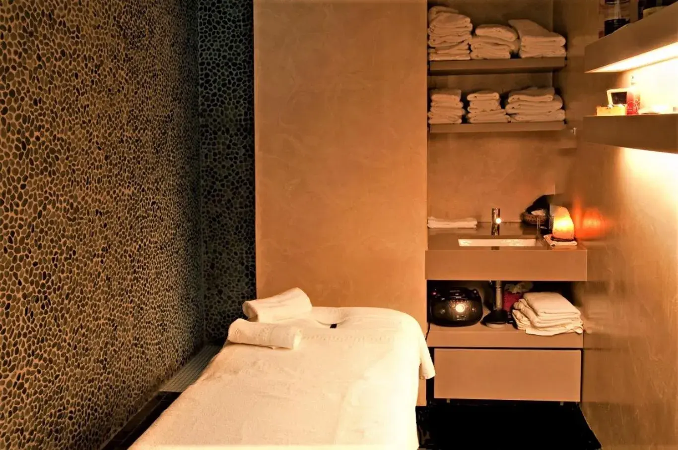 Massage, Bed in Hotel Bernat II 4*Sup Massage, Bed in Hotel Bernat II 4*Sup