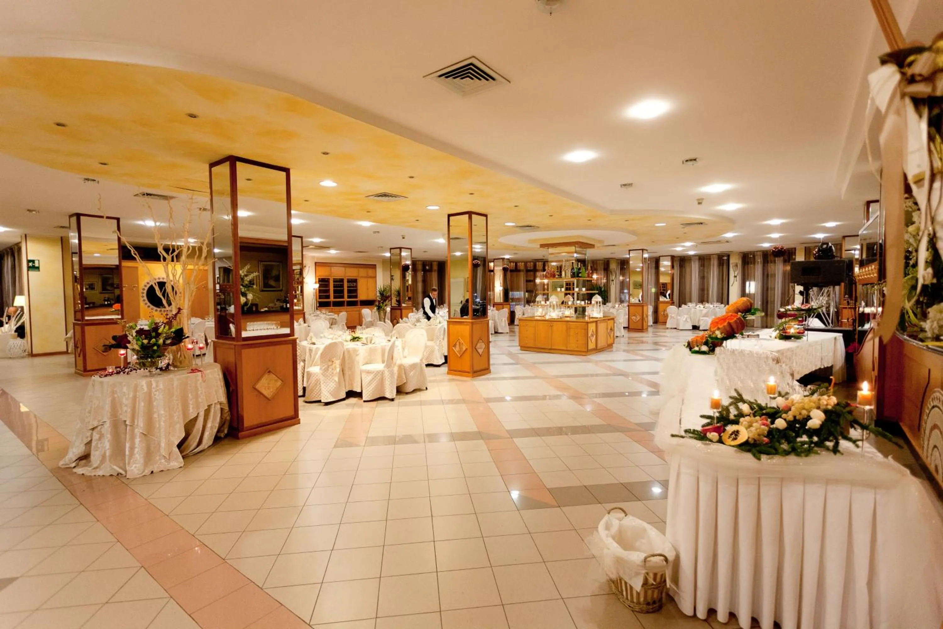 Restaurant/places to eat in Demy Hotel