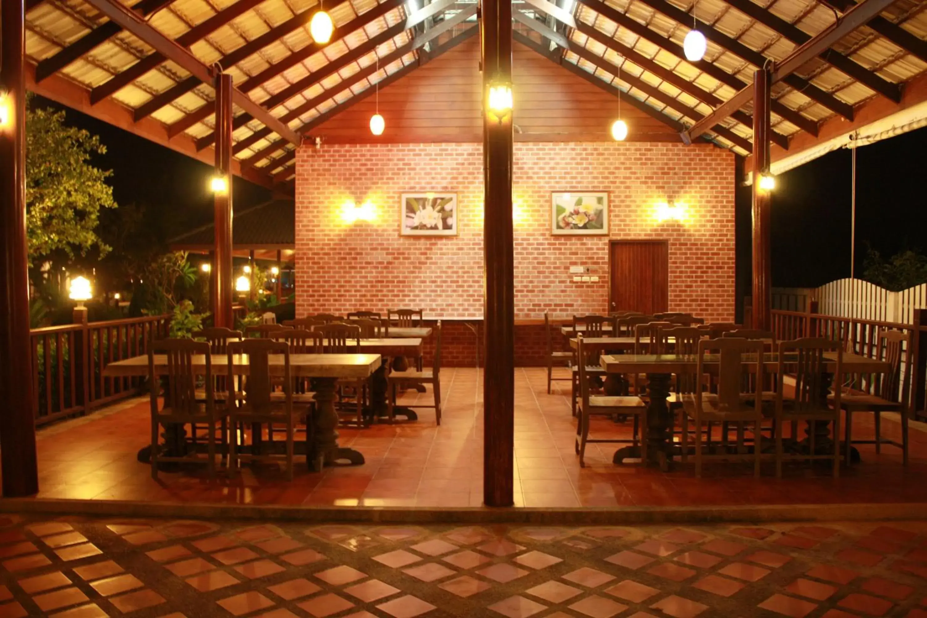 Restaurant/places to eat in Waterside Resort Restaurant/places to eat in Waterside Resort