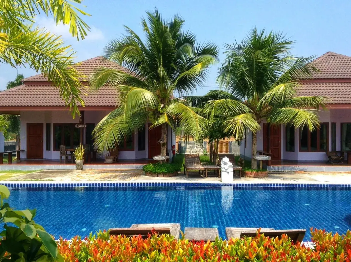 Swimming pool in Waterside Resort Swimming pool in Waterside Resort
