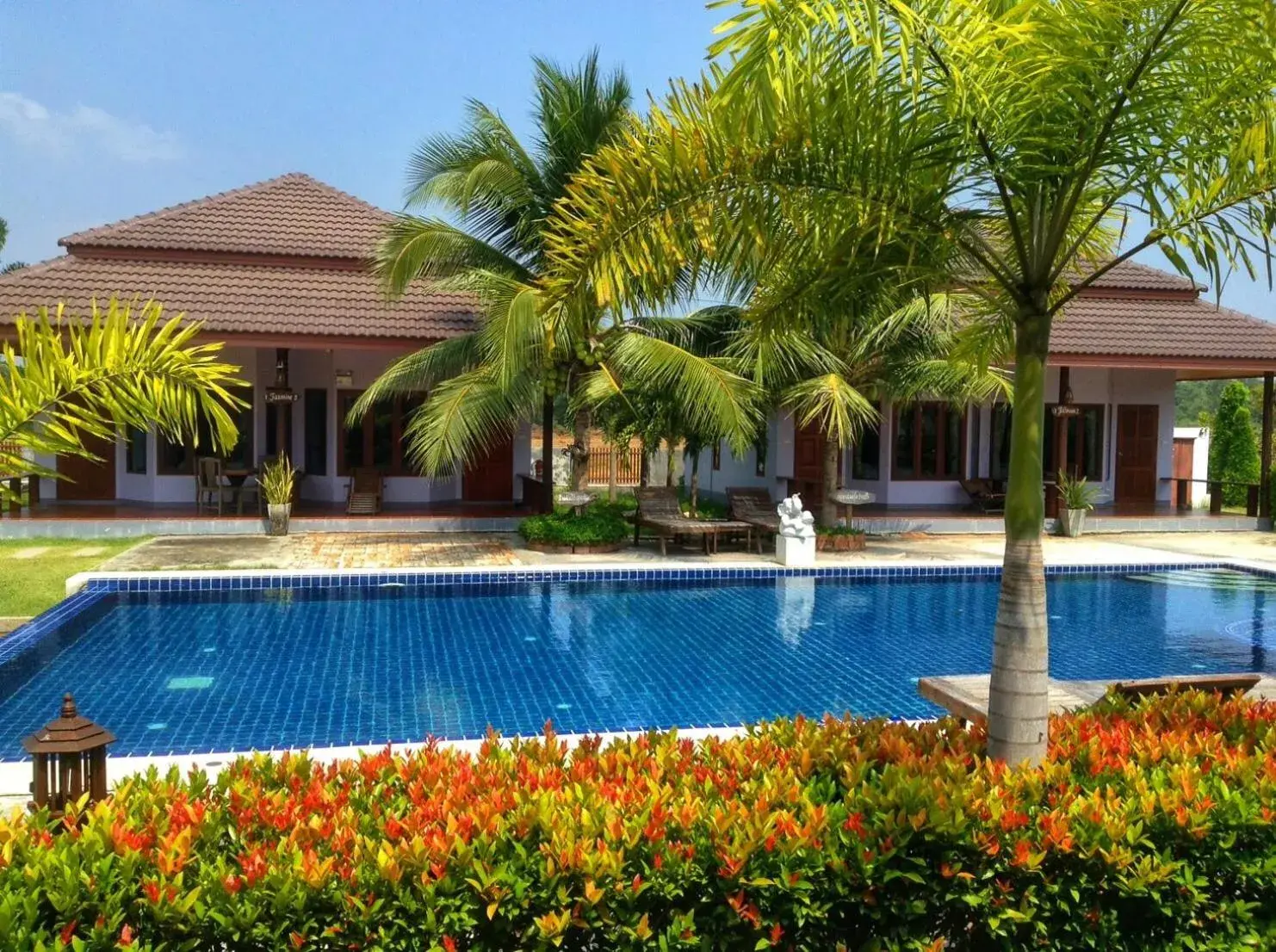 Swimming pool in Waterside Resort Swimming pool in Waterside Resort