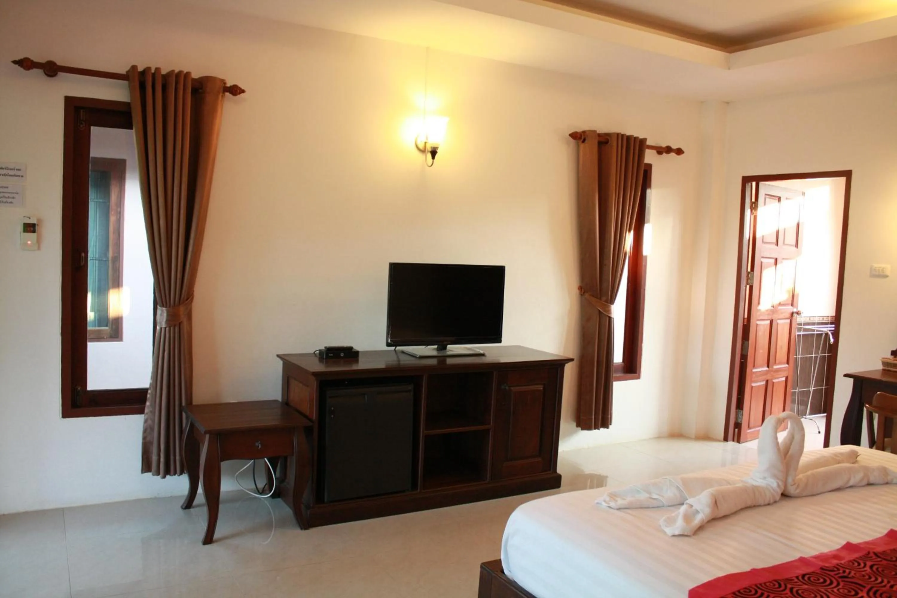 Photo of the whole room, Bed in Waterside Resort