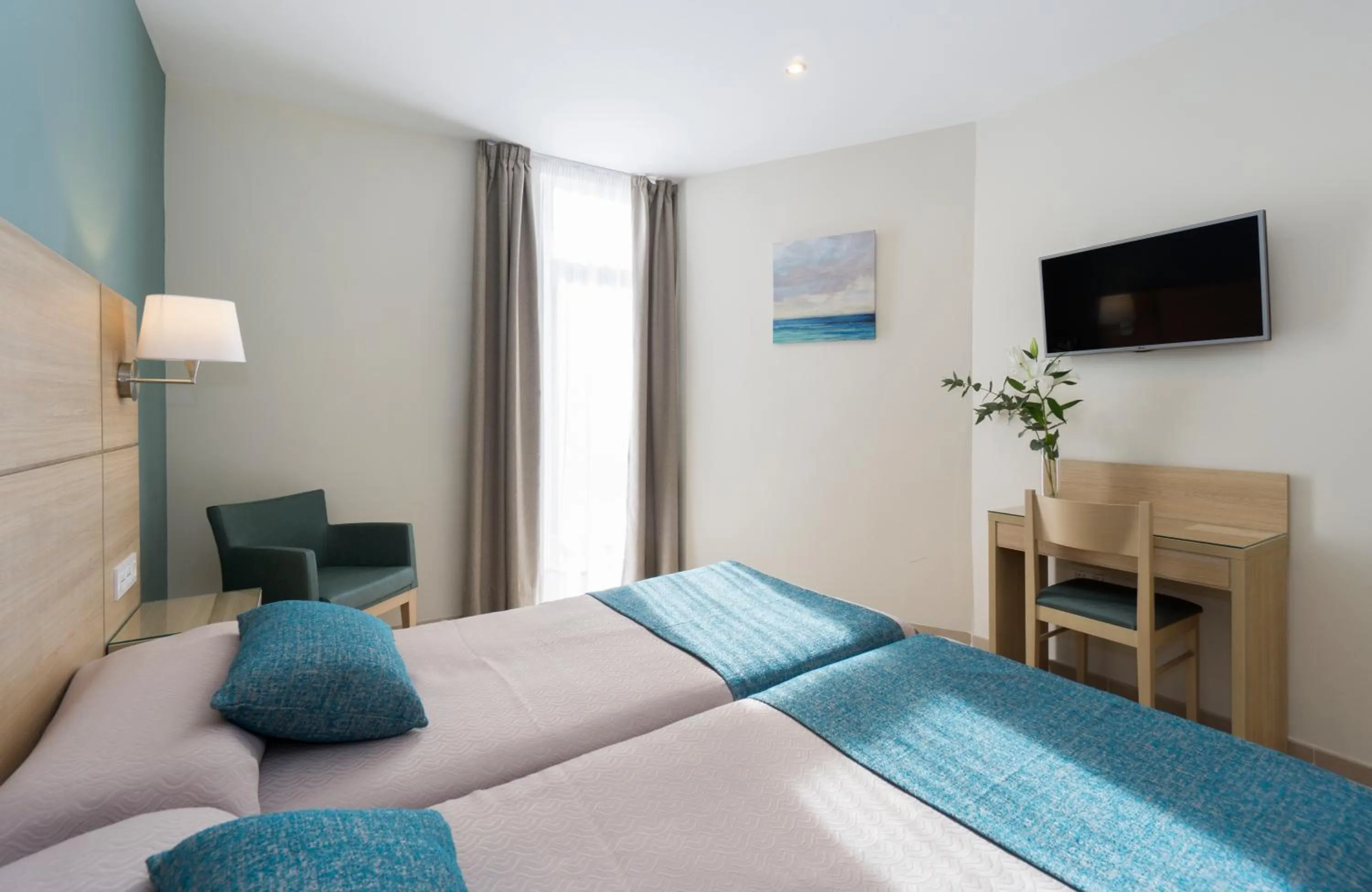 Photo of the whole room, Bed in Hotel Sur Málaga