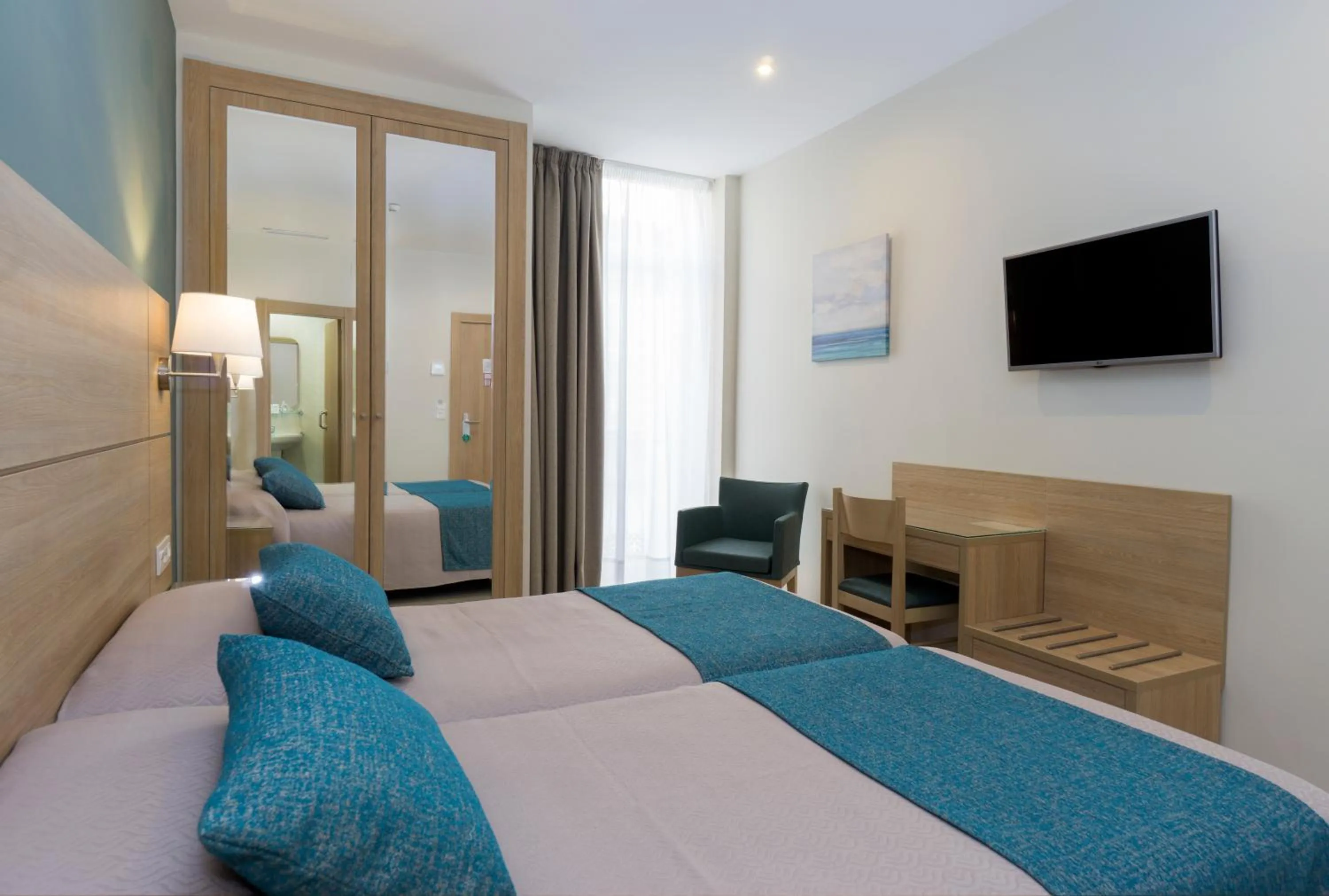 Photo of the whole room, Bed in Hotel Sur Málaga