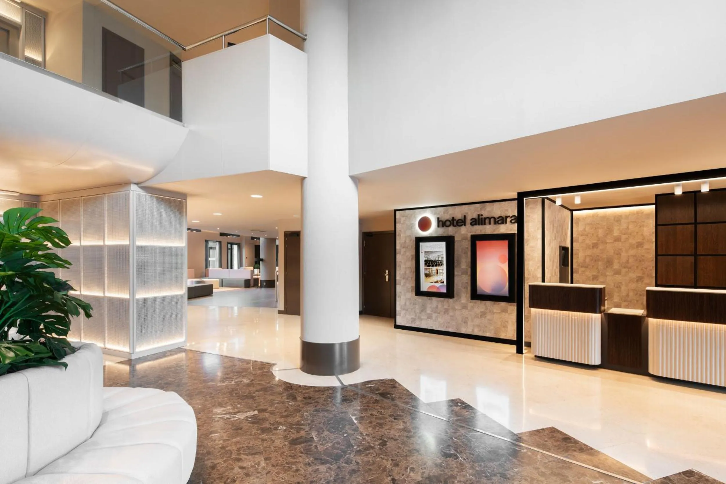 Lobby or reception in Hotel Alimara