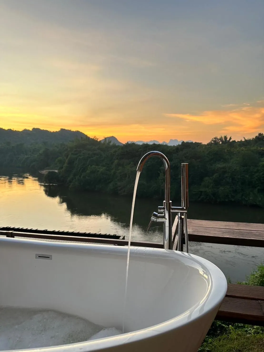 Hot Tub in Kwainoy Riverpark