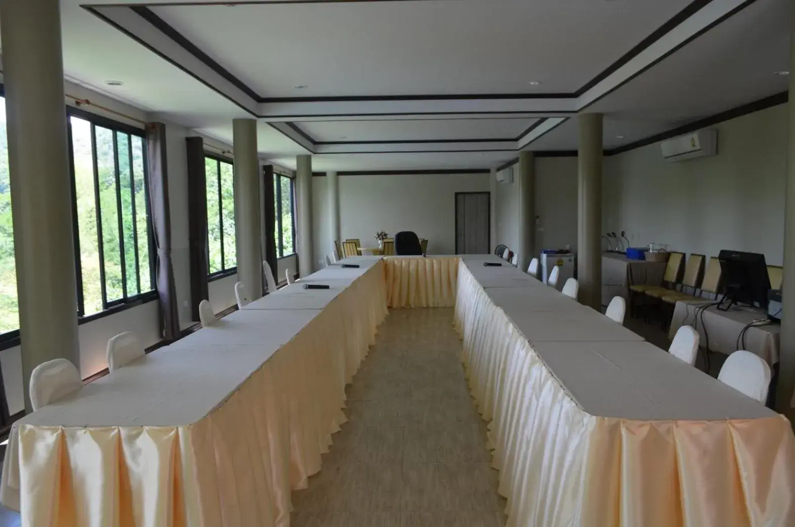 Restaurant/places to eat in Kwainoy Riverpark Restaurant/places to eat in Kwainoy Riverpark