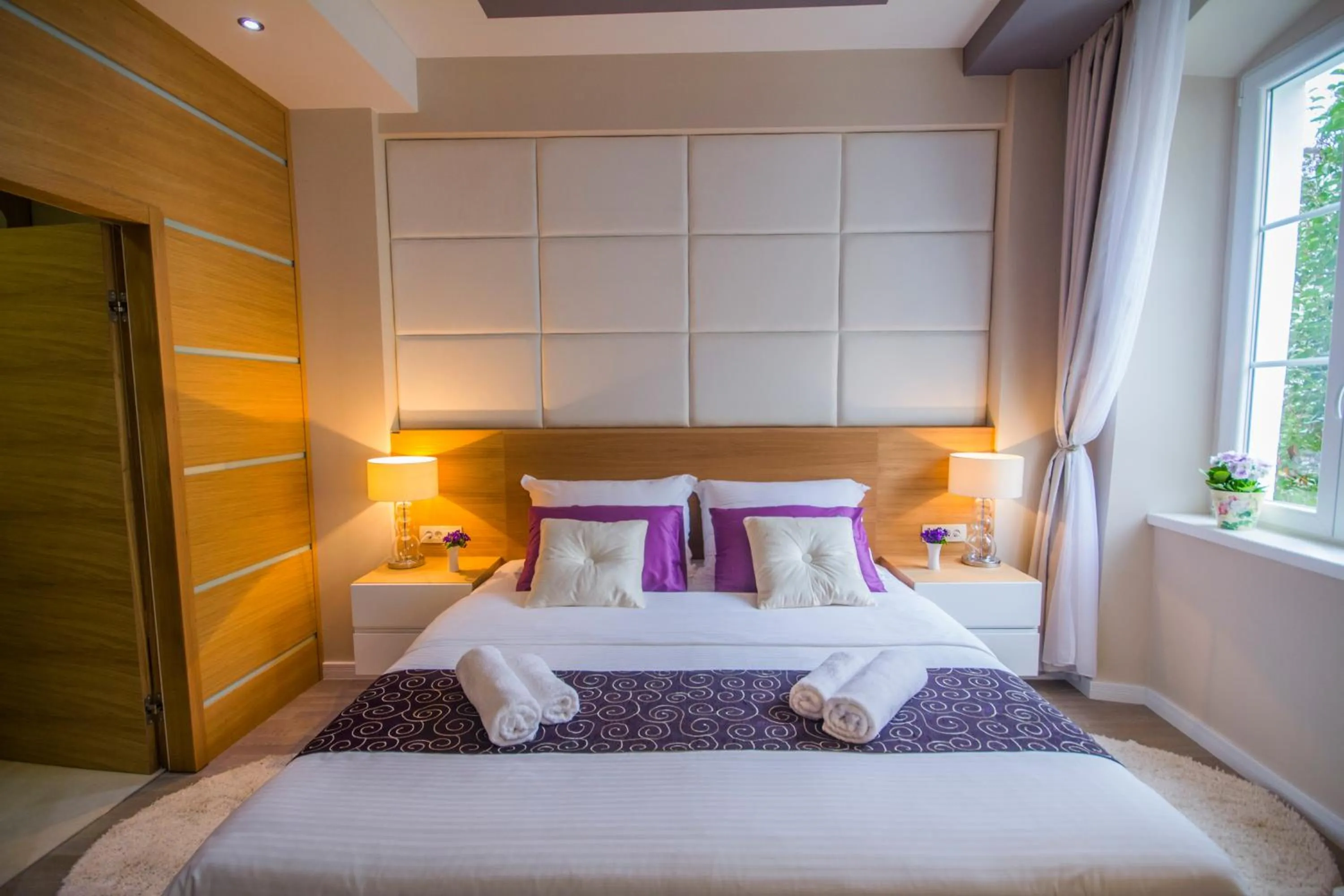 Peninsula Luxury Rooms