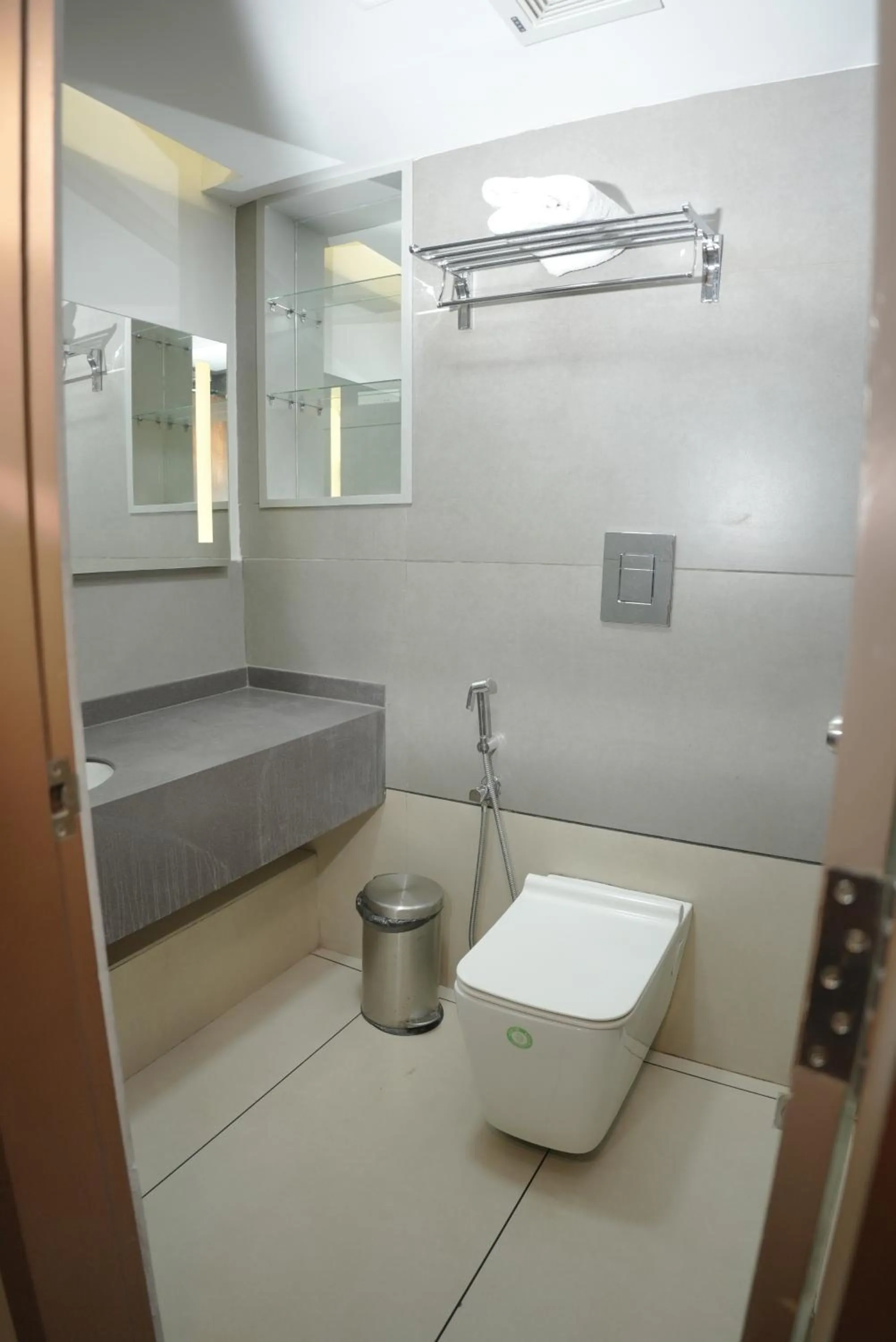 Shower in Hotel Palmyra Grand Inn - Kochi
