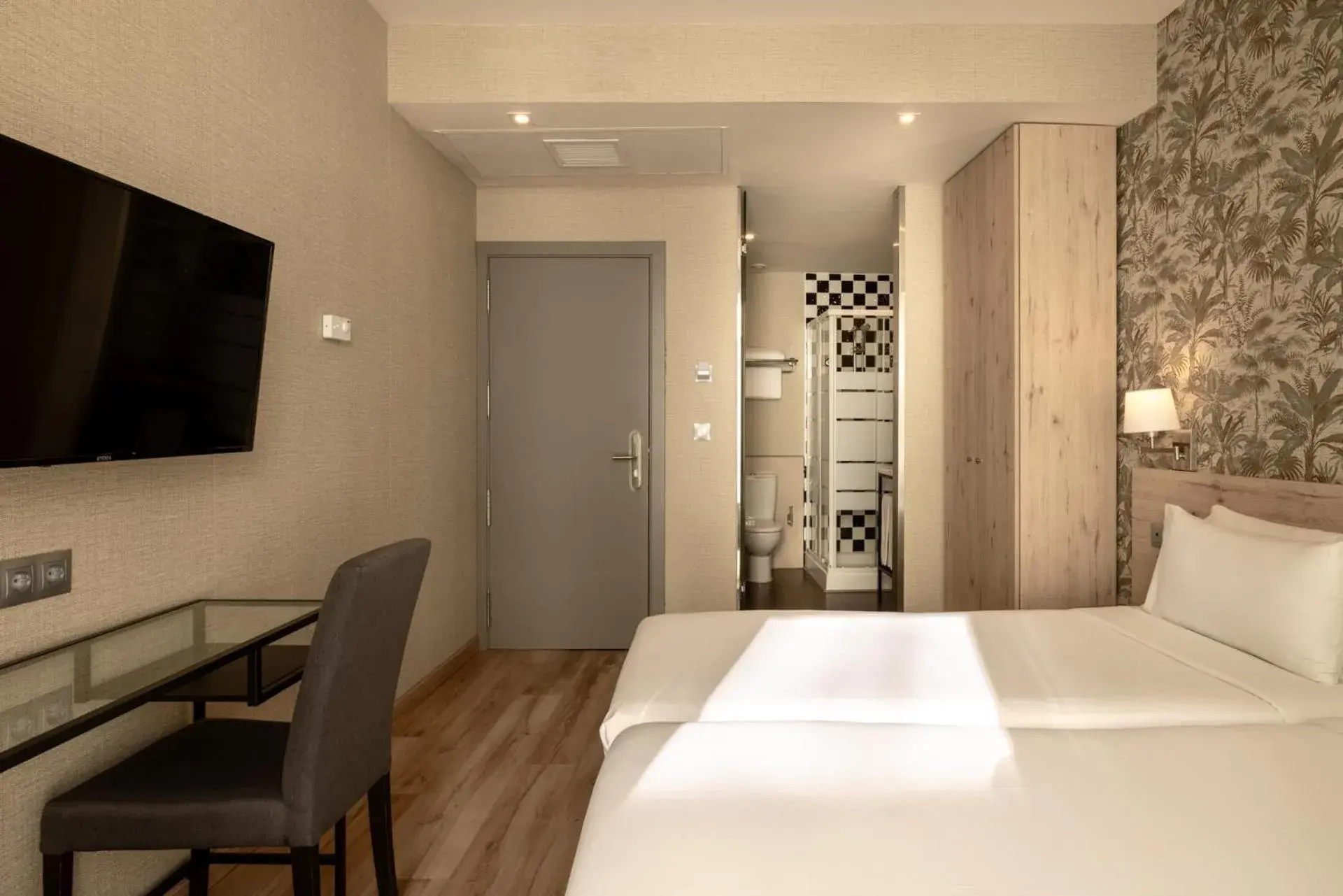 Bed in Hotel Avenida Gran Vía Bed in Hotel Avenida Gran Vía