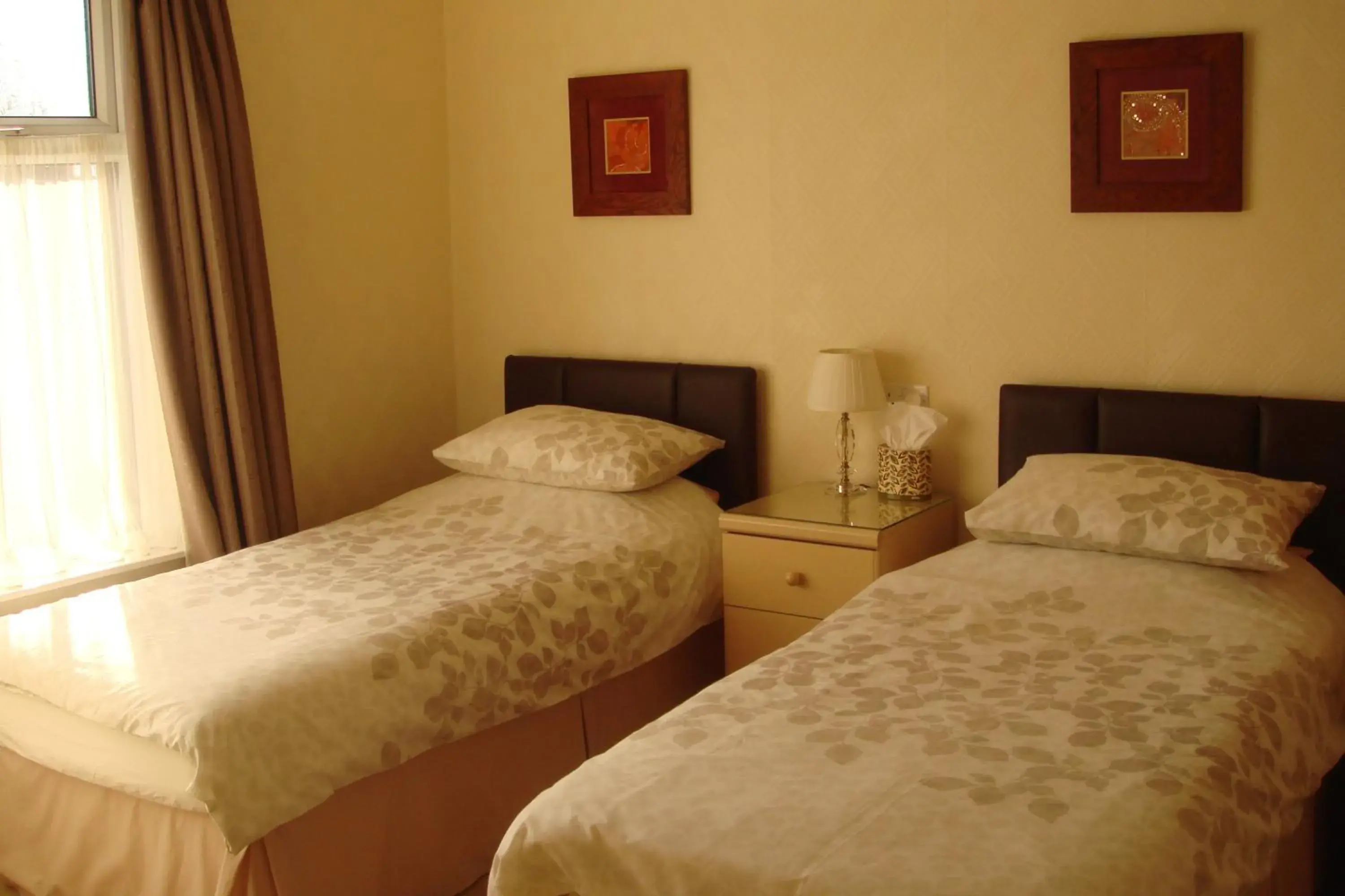 Twin Room - single occupancy in Wendover Guest House Twin Room - single occupancy in Wendover Guest House