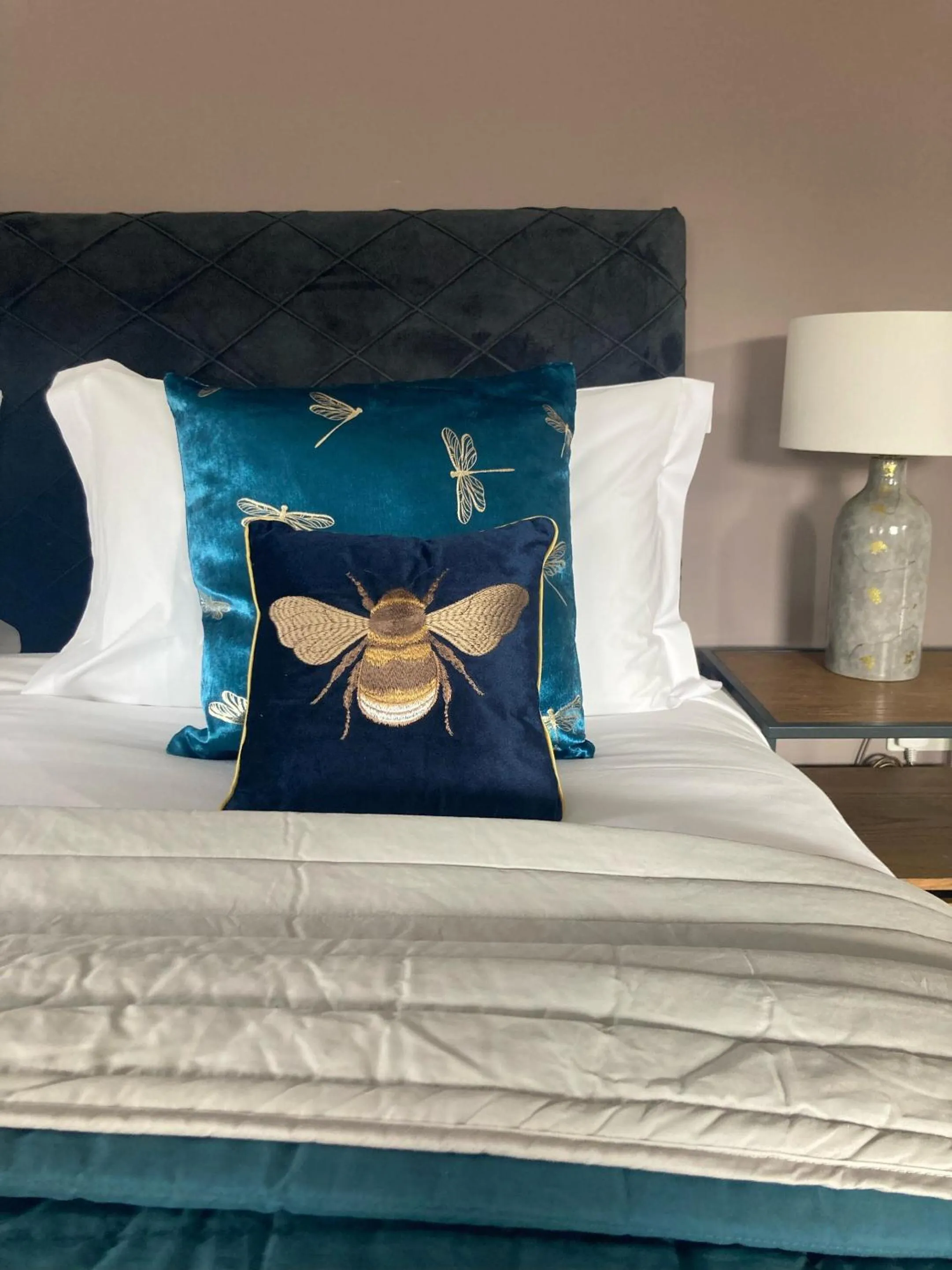 Bedroom, Bed in Dream Stays Bath - Barton House