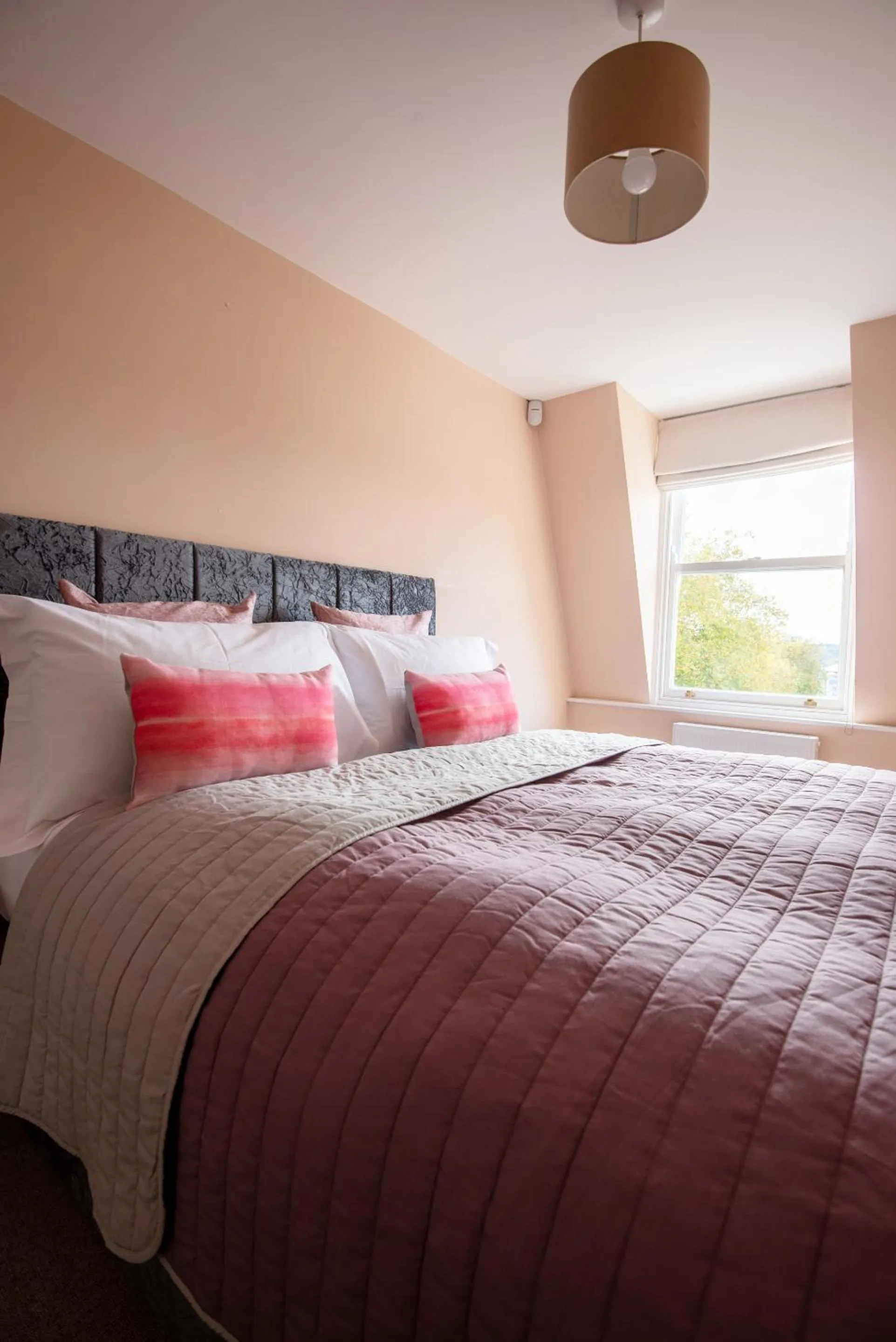 Bedroom, Bed in Dream Stays Bath - Barton House