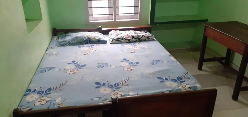 Bed in JEENA MOTEL