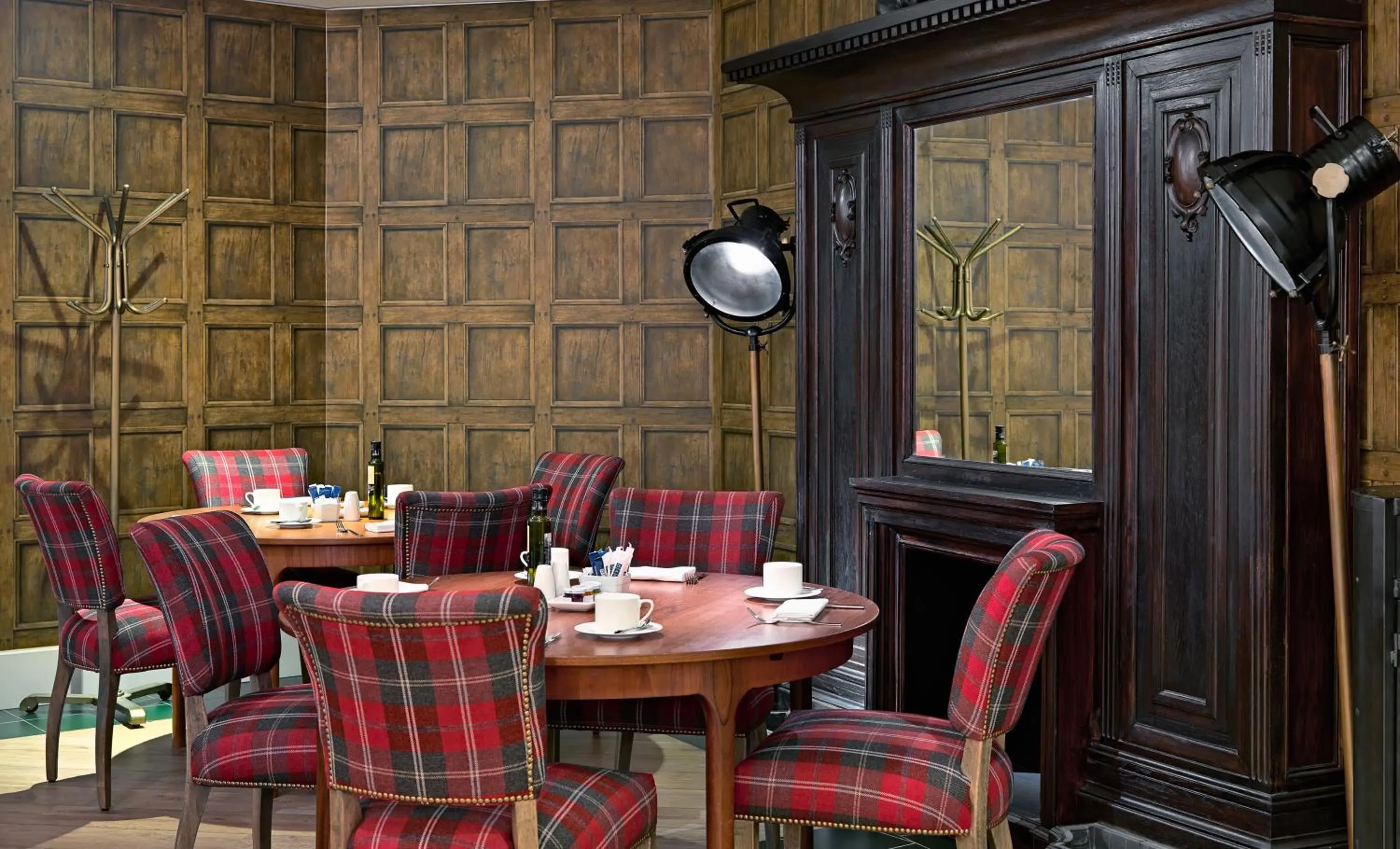 Restaurant/places to eat in Boutique Hotel H10 Montcada