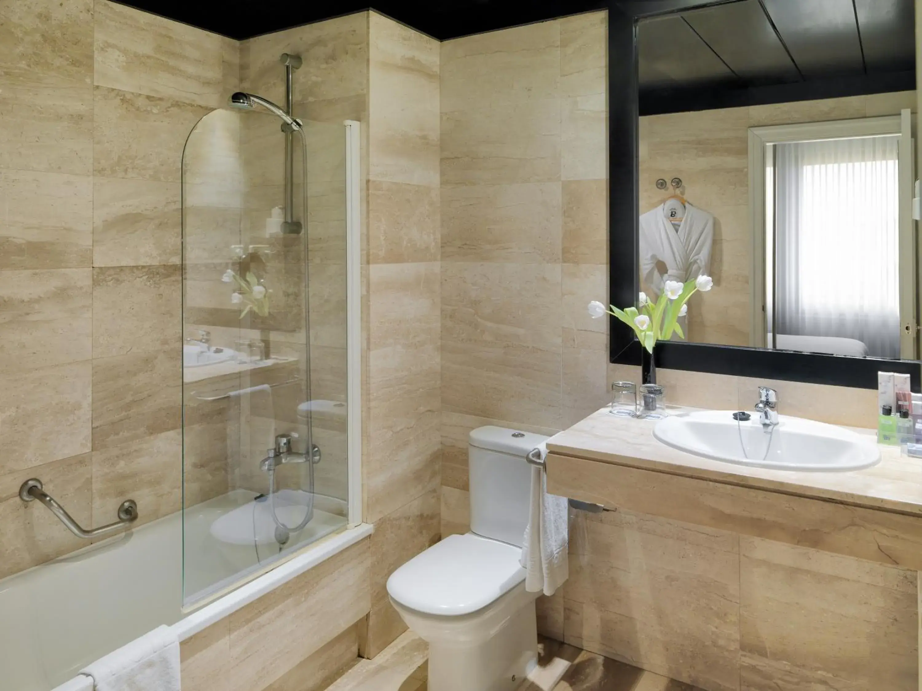 Triple Room in Boutique Hotel H10 Montcada Triple Room in Boutique Hotel H10 Montcada