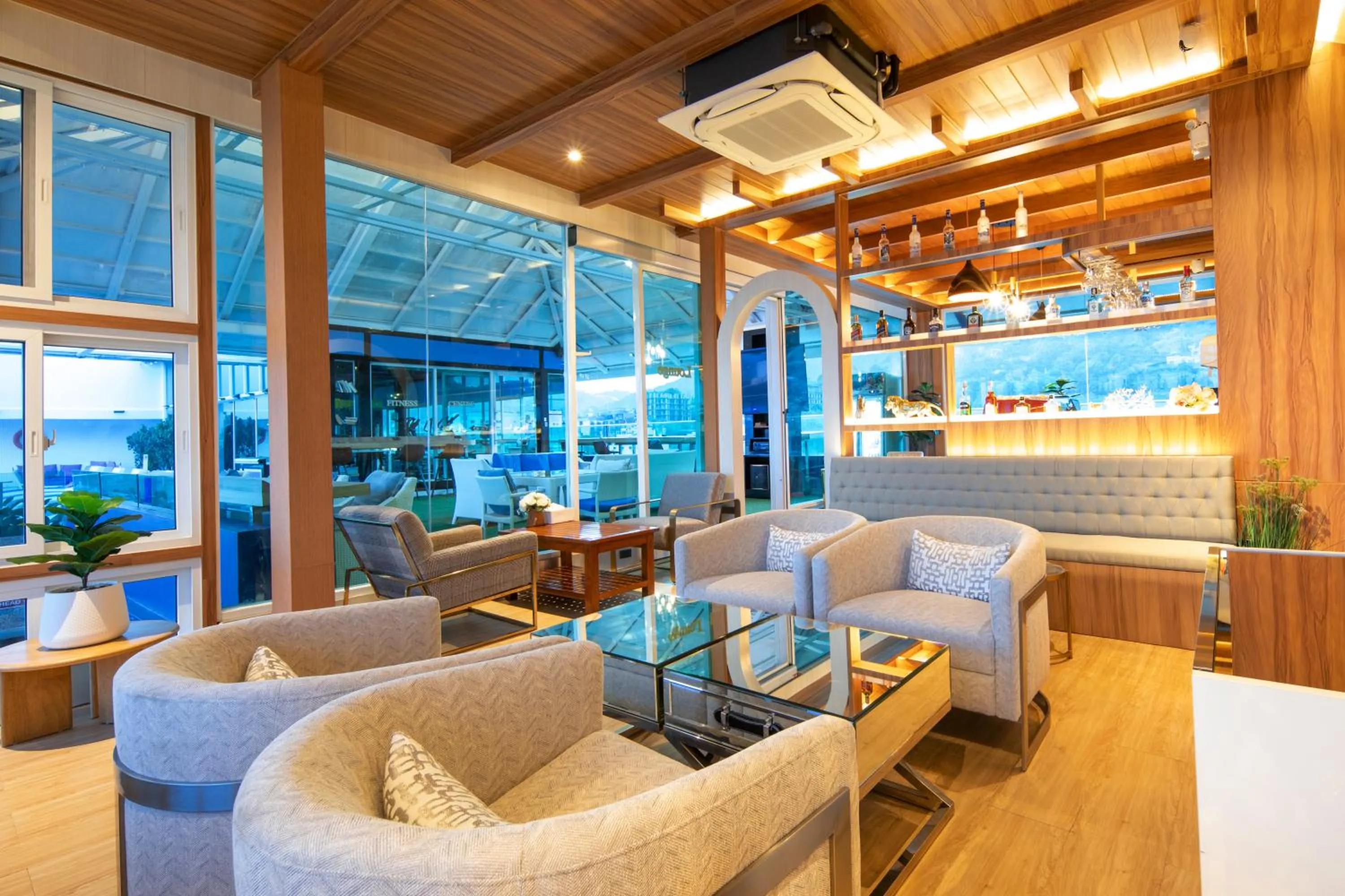 Restaurant/places to eat in Sira Grande Hotel & Spa, Patong