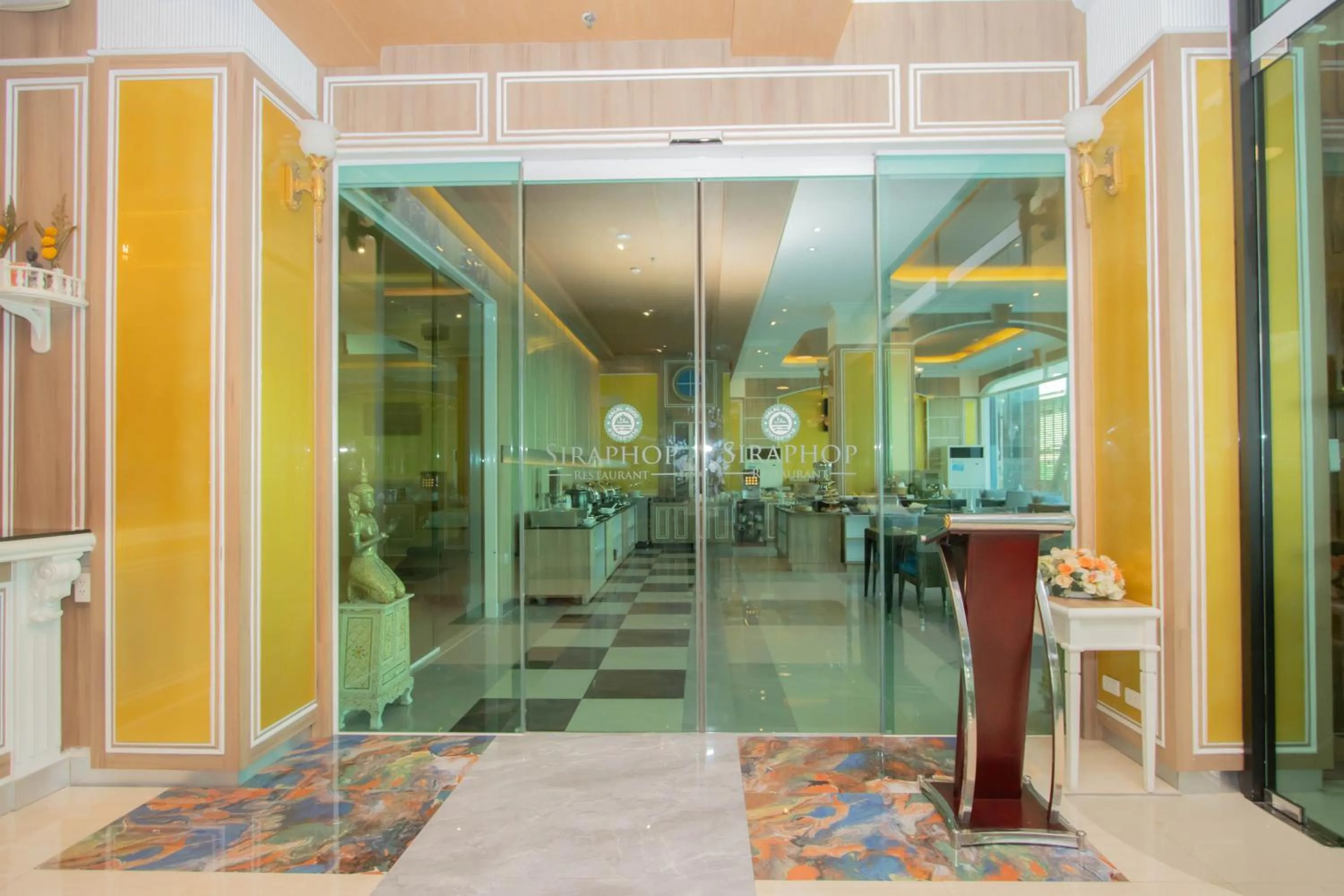 Restaurant/places to eat in Sira Grande Hotel & Spa, Patong