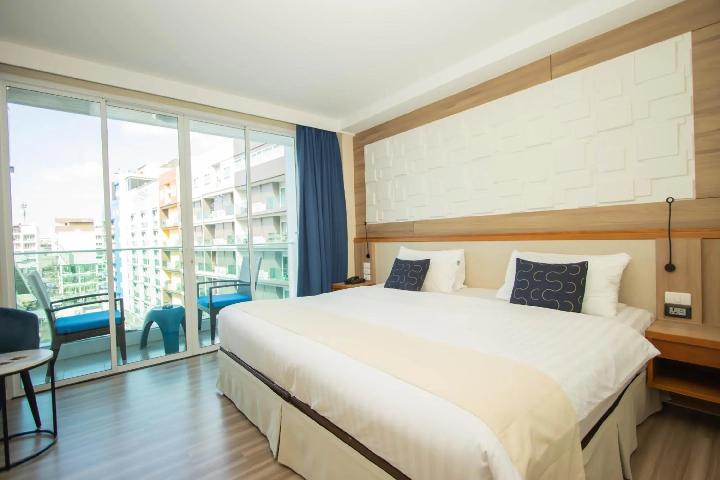 Deluxe Double Room with Balcony in Sira Grande Hotel & Spa, Patong Deluxe Double Room with Balcony in Sira Grande Hotel & Spa, Patong