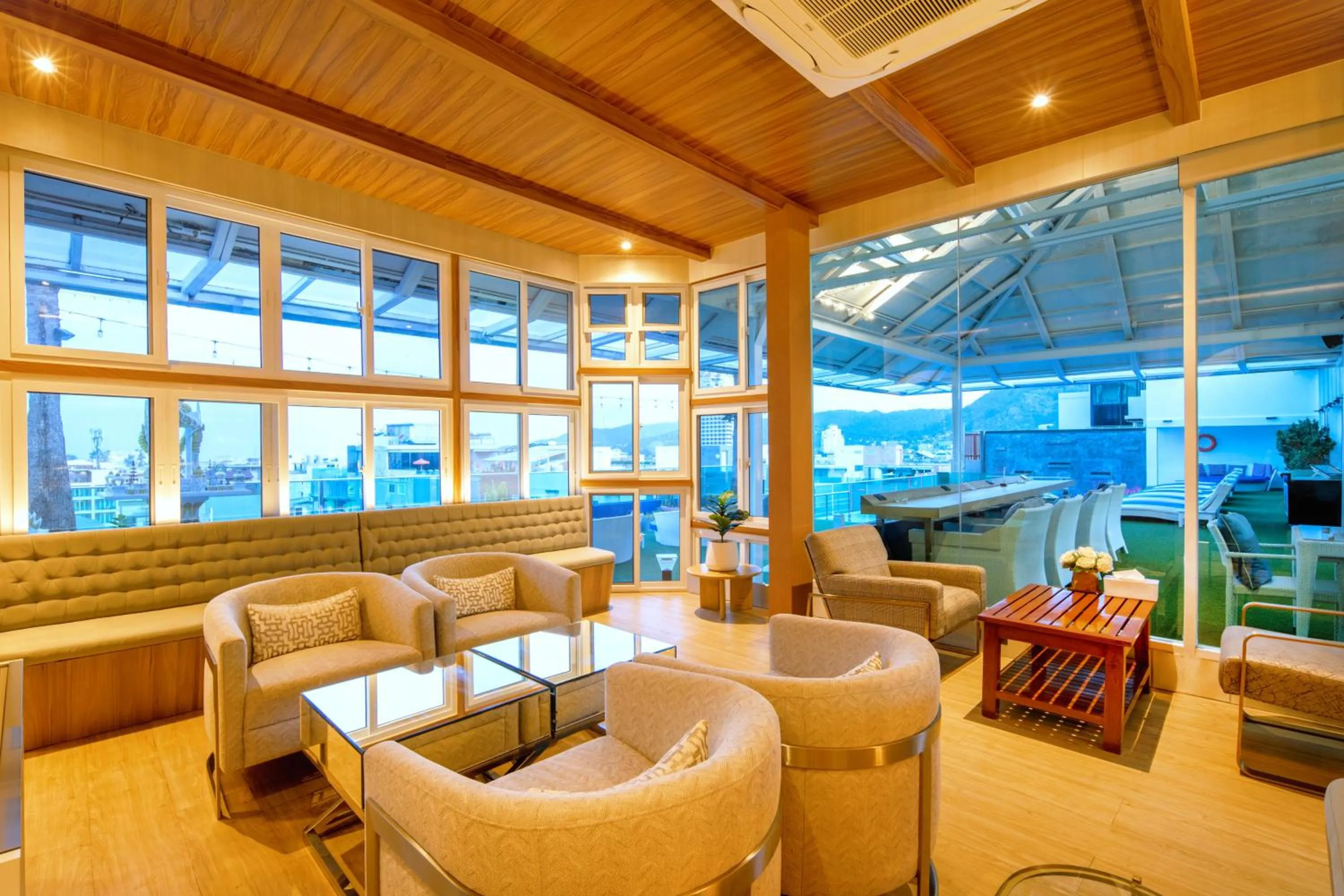 Restaurant/places to eat in Sira Grande Hotel & Spa, Patong