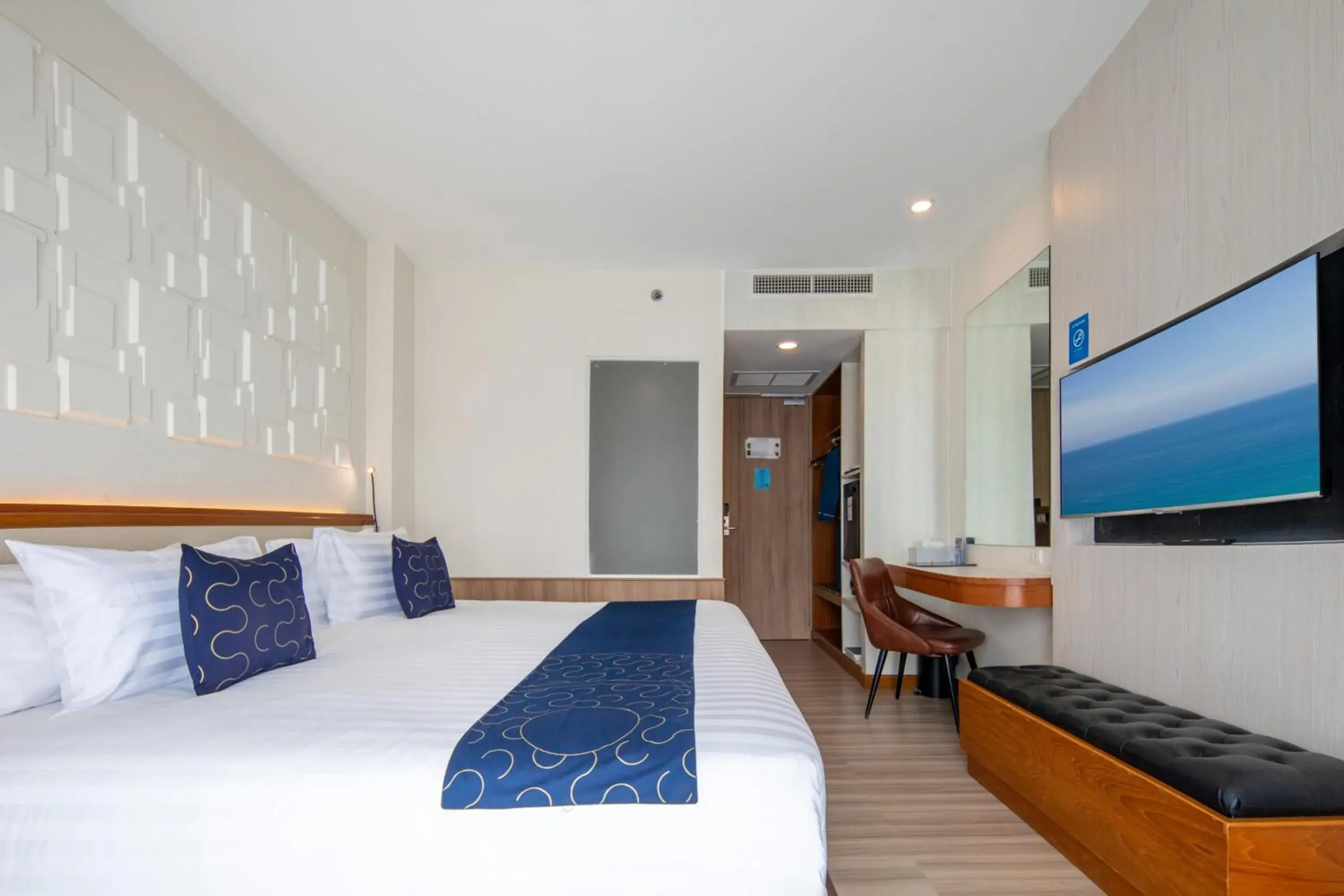 Bed in Sira Grande Hotel & Spa, Patong Bed in Sira Grande Hotel & Spa, Patong