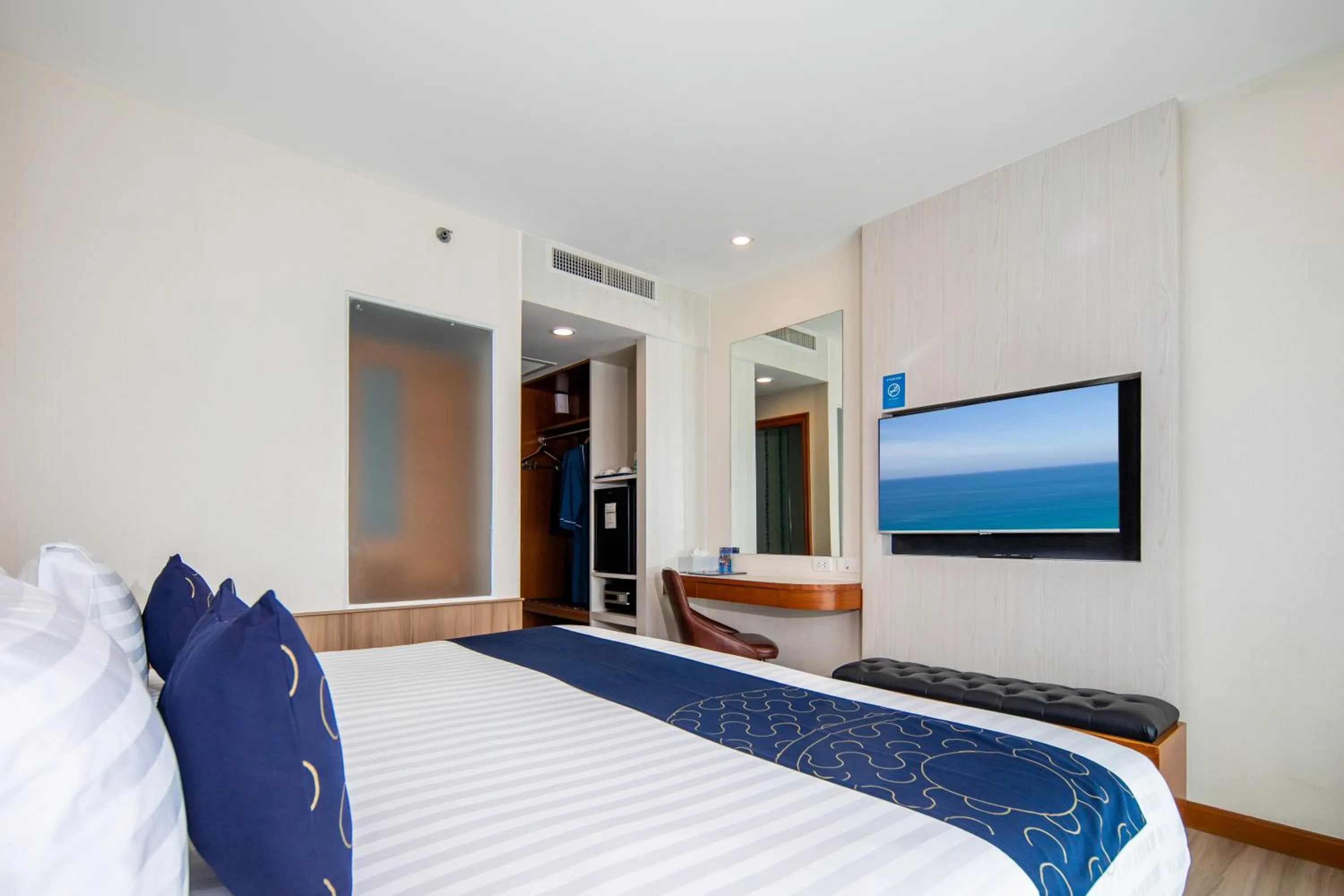 Bed in Sira Grande Hotel & Spa, Patong