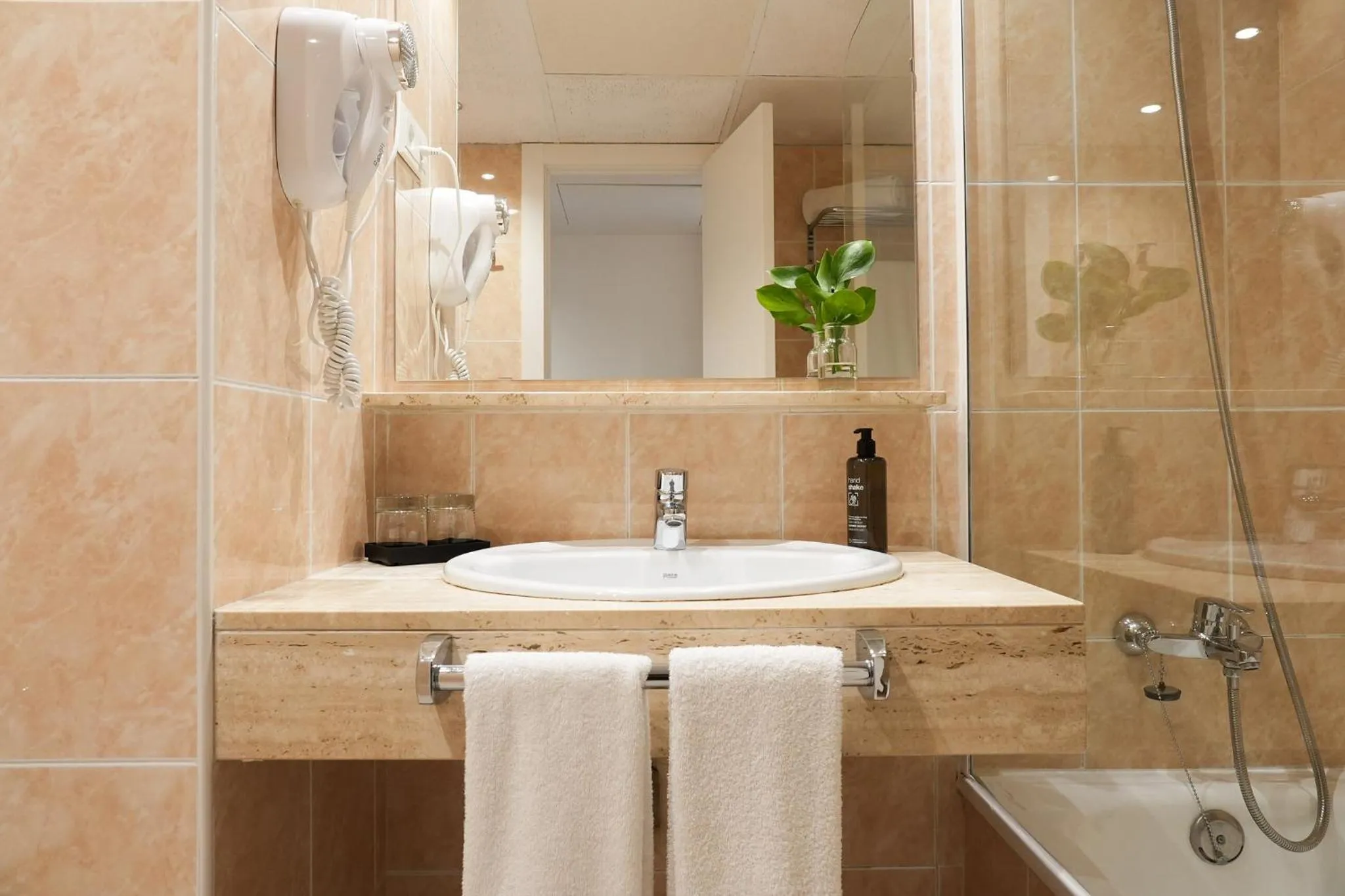 Bathroom in Arenas Atiram Hotel