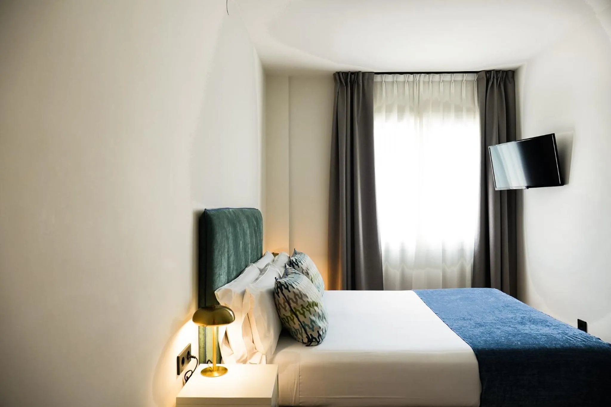 Photo of the whole room, Bed in Arenas Atiram Hotel